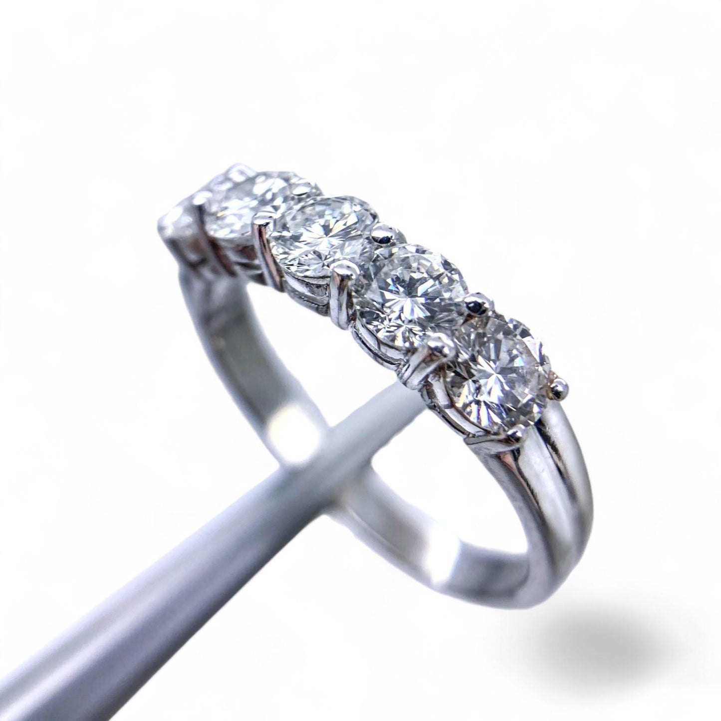 1.00 cttw Diamond Band Ring in 18K White Gold 6.5 US 3.3g