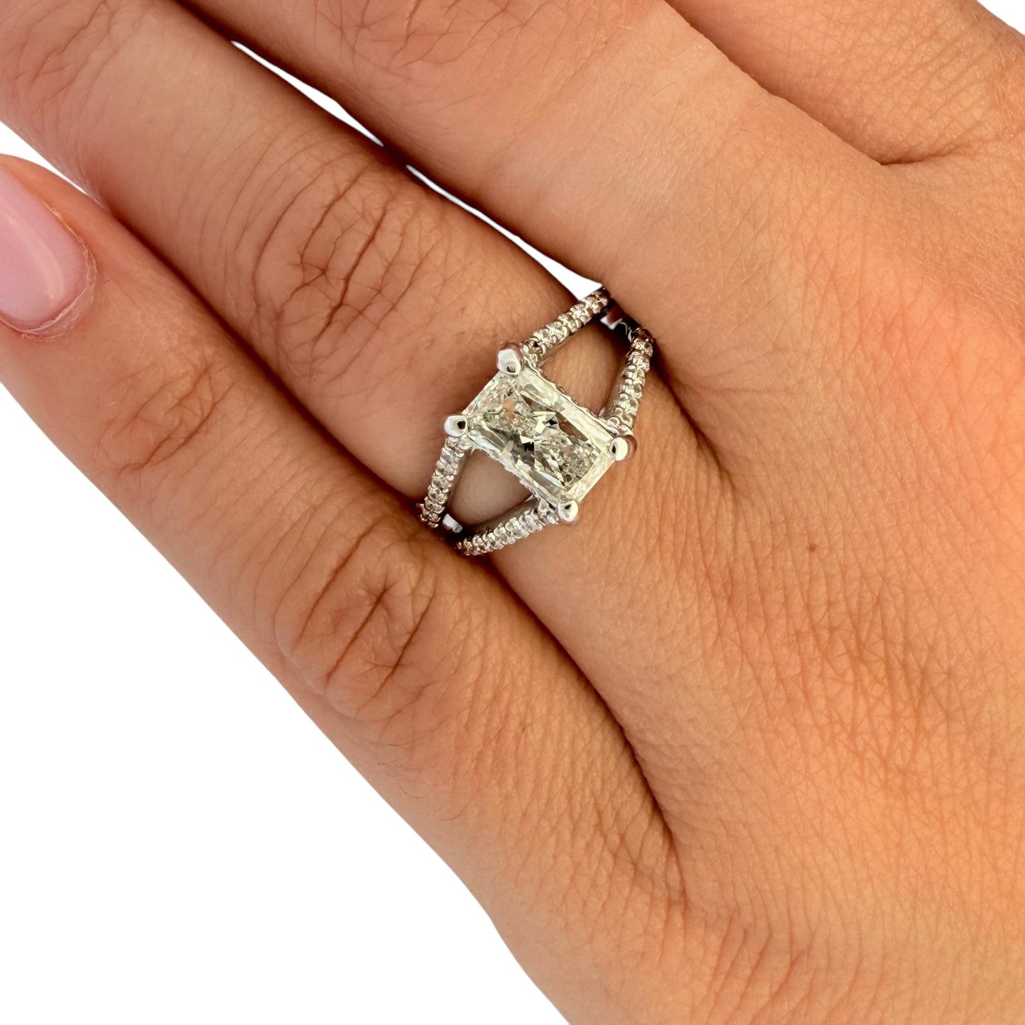 1.87 cttw. White Diamond Split Shank Ring in 14k White Gold 6.25US 4.02g.