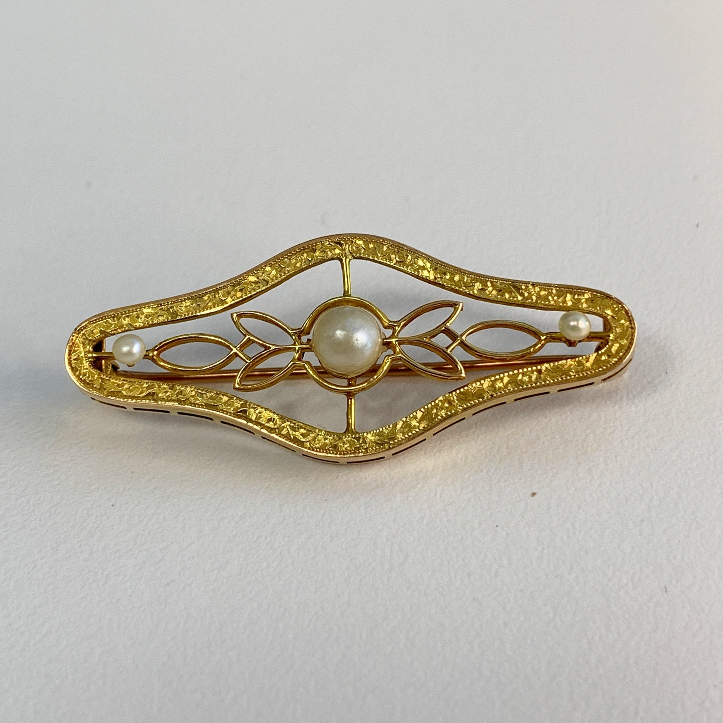 14K Yellow Gold Brooch With Pearl 2.82g