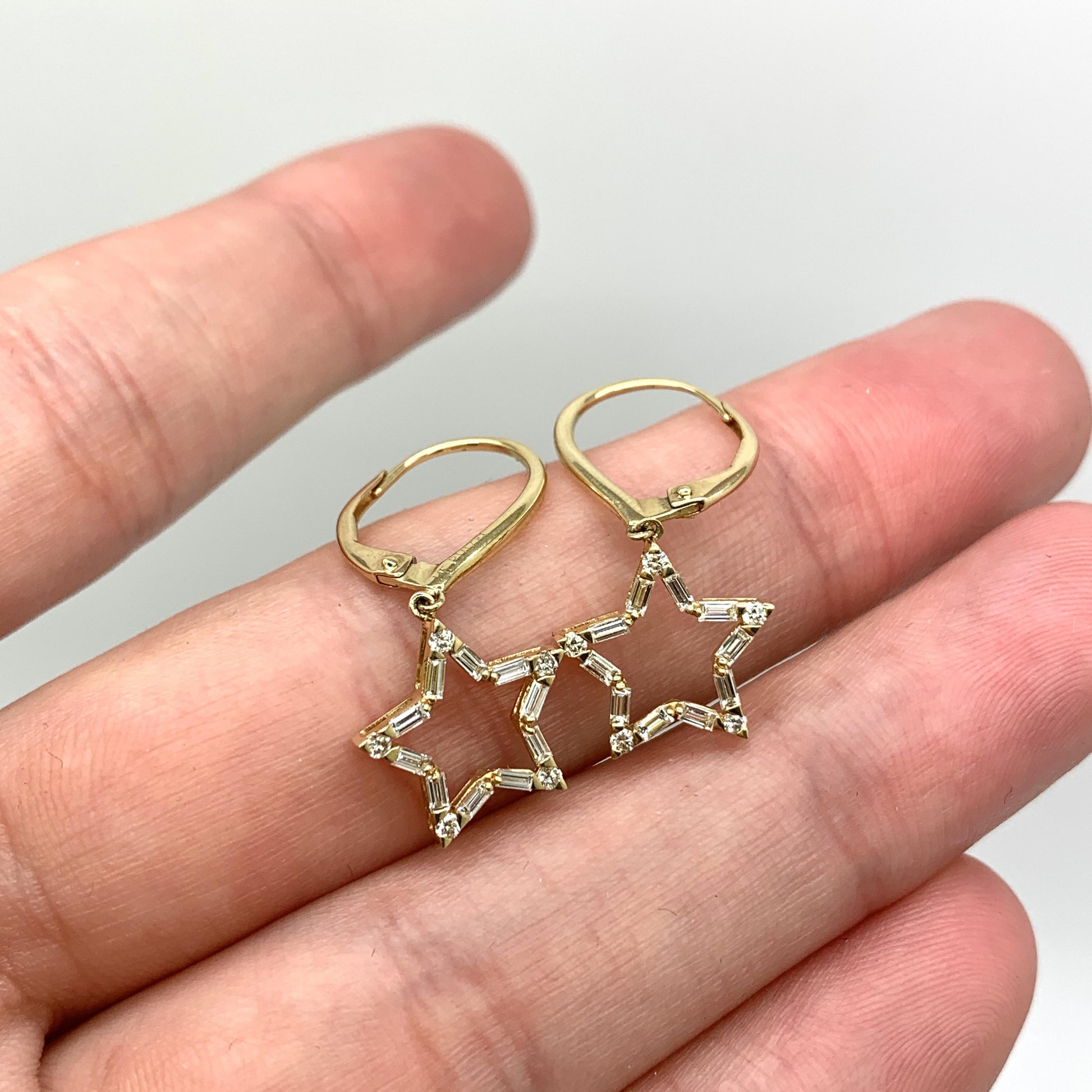 0.30 cttw Star Earrings in 14k Yellow Gold