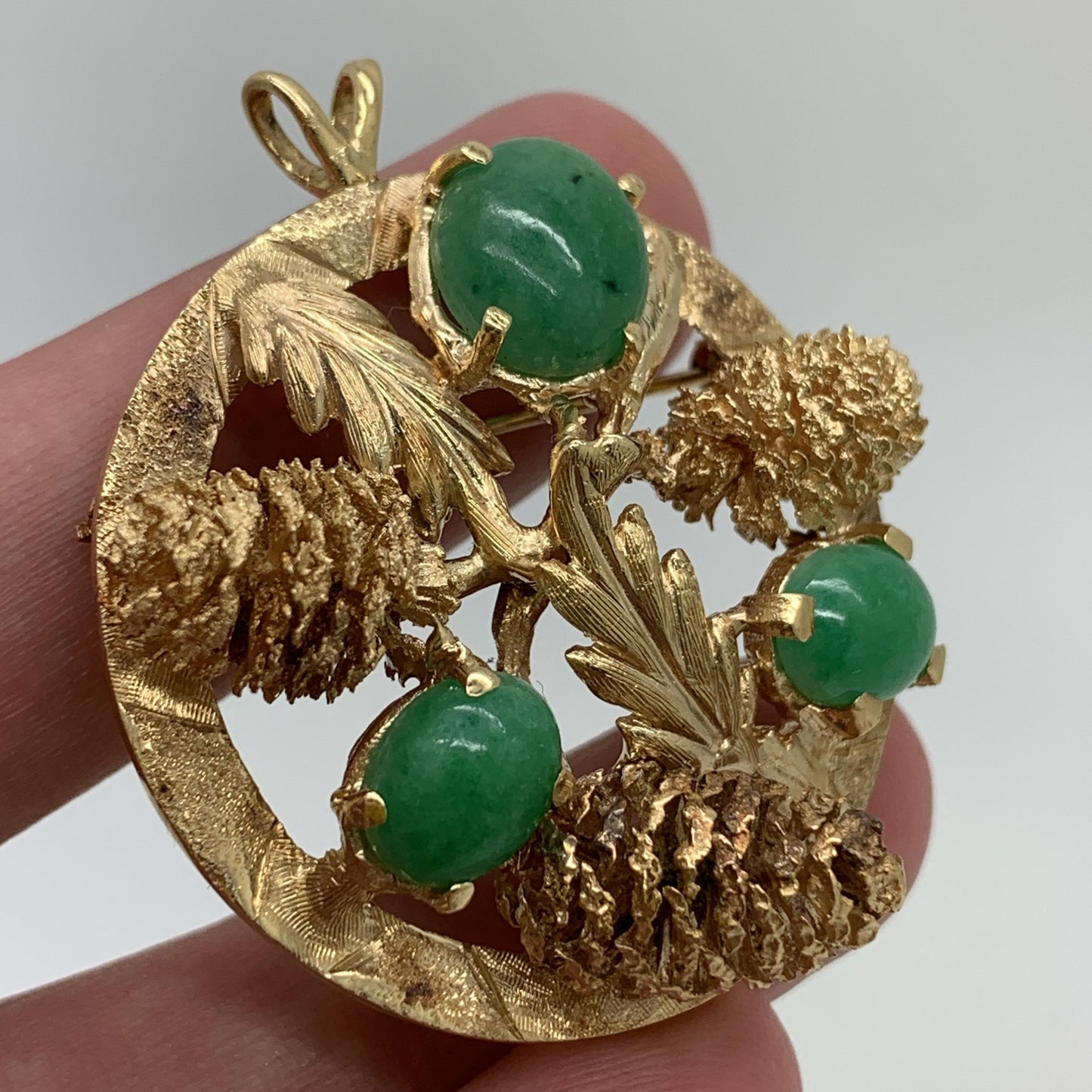 14K Yellow Gold Brooch With Jade 22.50g