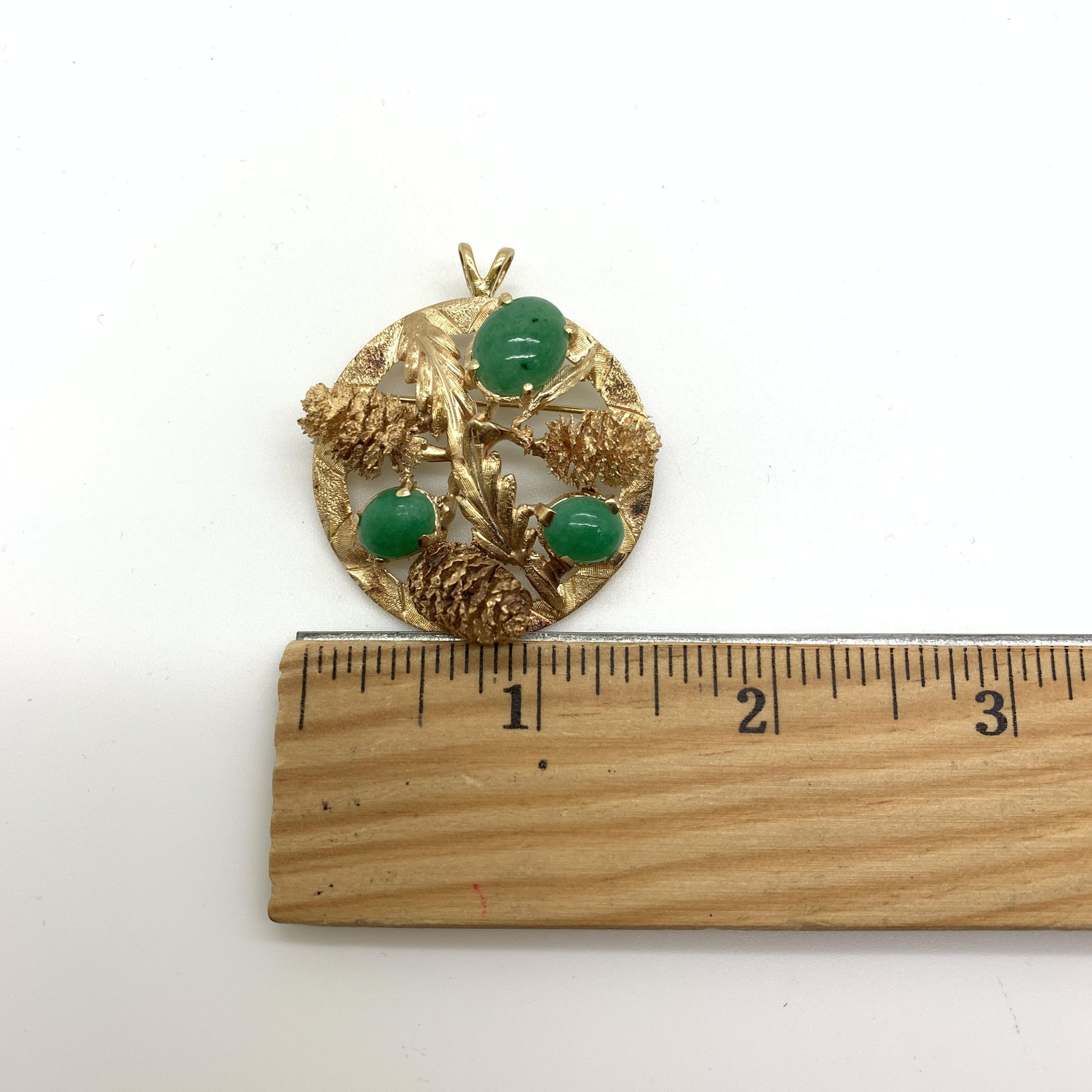 14K Yellow Gold Brooch With Jade 22.50g