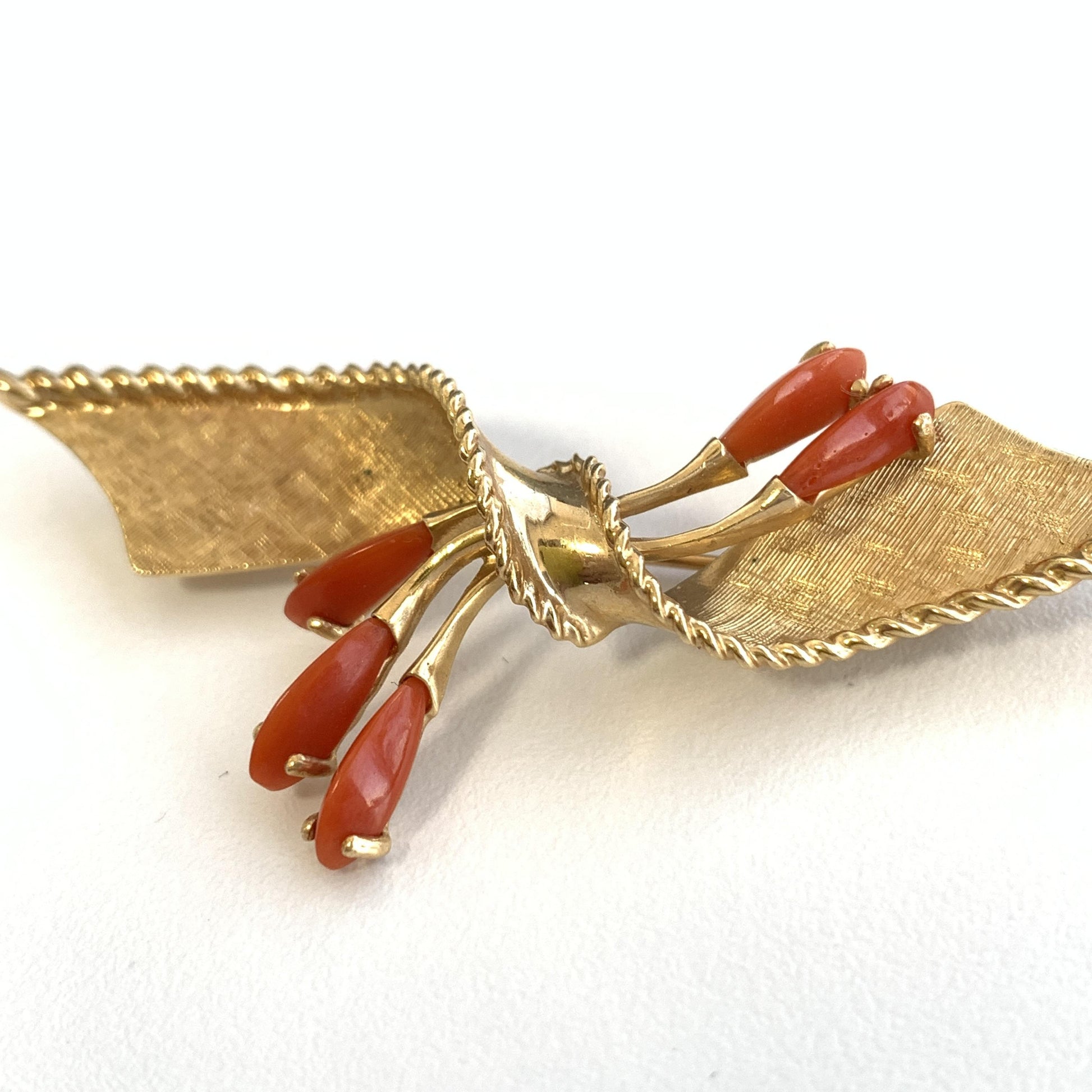 14K Yellow Gold & Red Coral Brooch 7.73 g