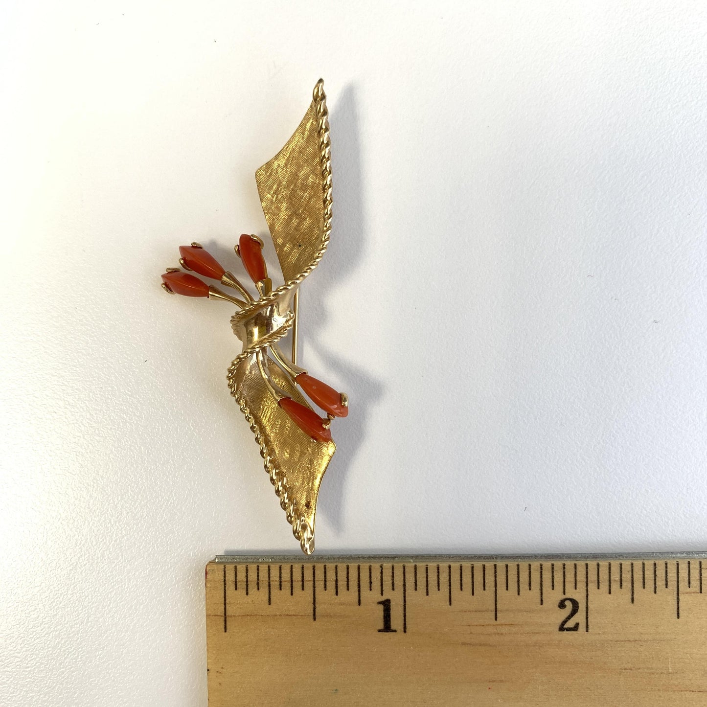 14K Yellow Gold & Red Coral Brooch 7.73 g
