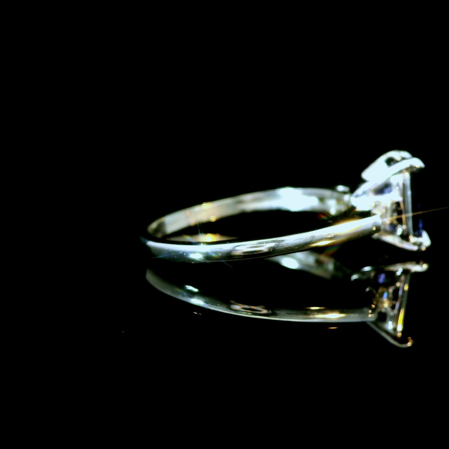 Vintage 1.24ct. Blue Sapphire & White Diamond Platinum Ring 8.25US 4.51g