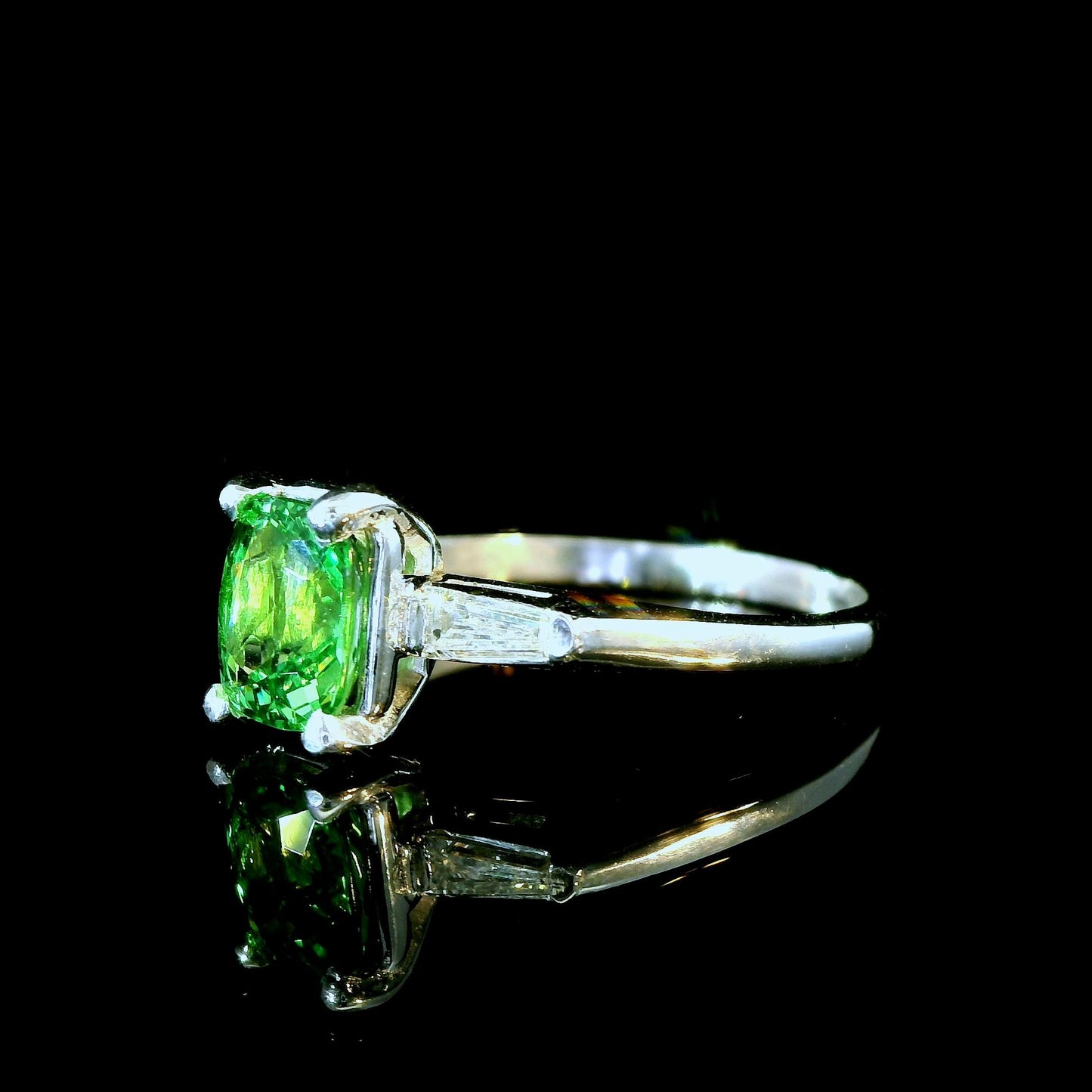 Vintage 1.55ct. Green Tsavorite & White Diamond Platinum Ring 8.75US 4.51g