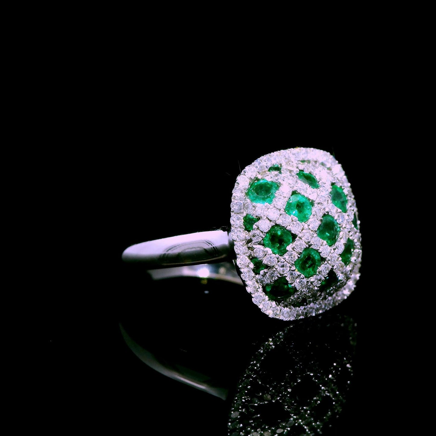 0.90cttw. Green Emerald & 0.60cttw. White Diamond Coctail Ring in 14k White Gold