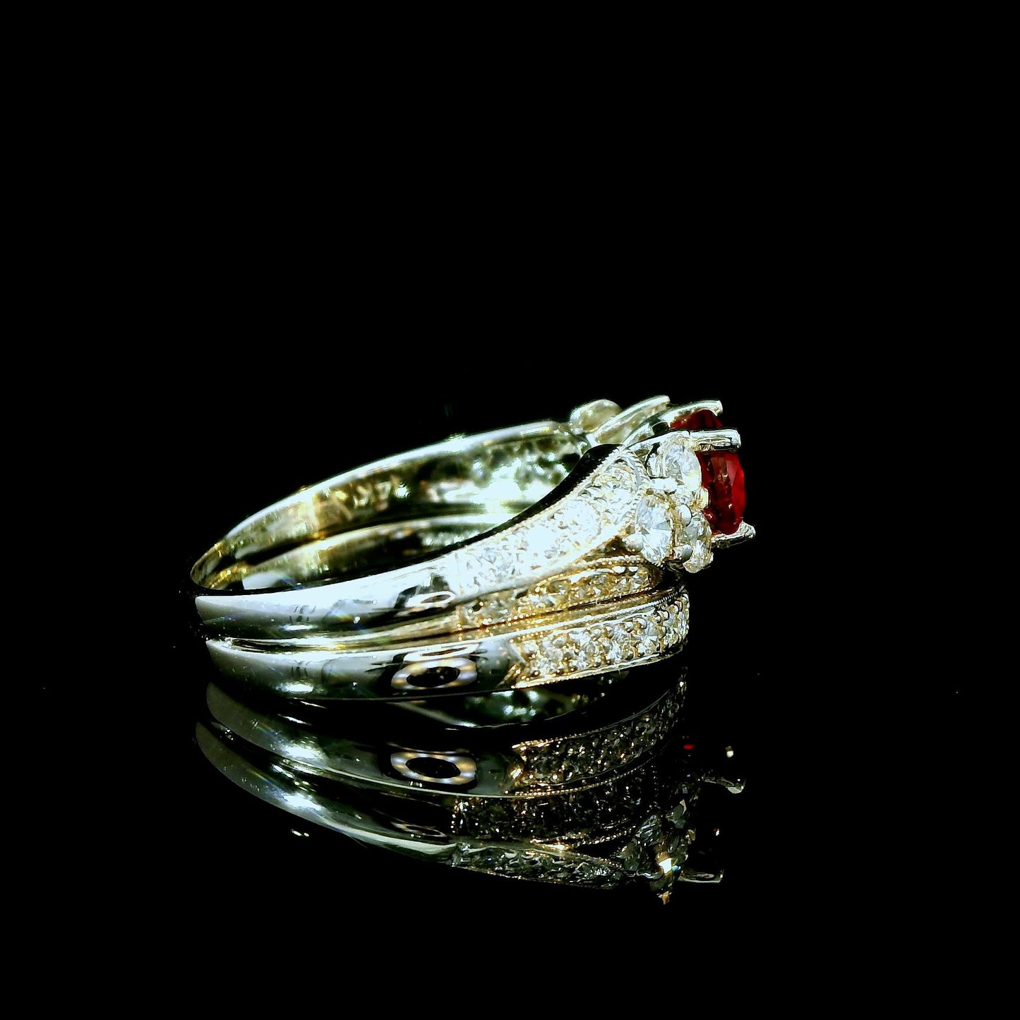 0.85 ct. Ruby & 0.80cttw. White Diamond Ring in 14k White Gold 5.5US 4.47g.