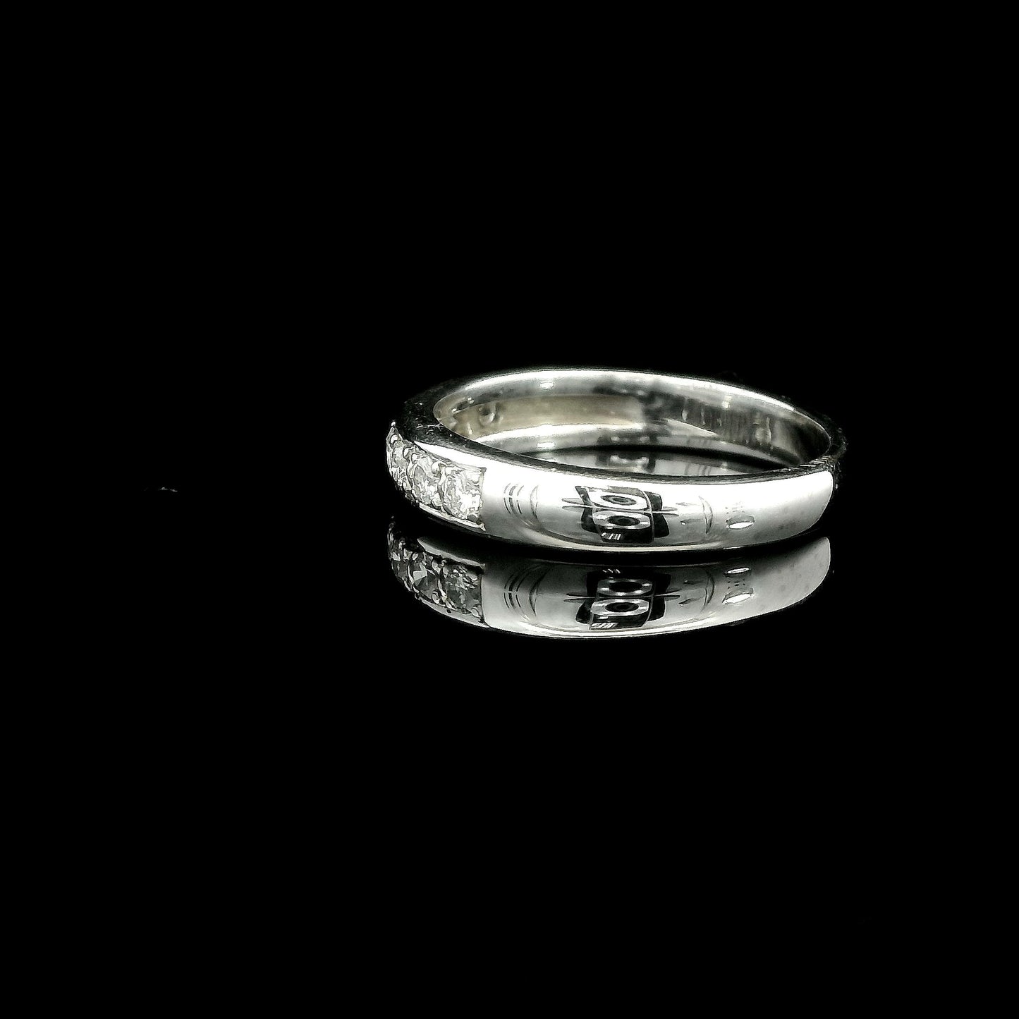0.22cttw. White Diamond Channel Set Ring in 14k White Gold 3.35g. 6.5US