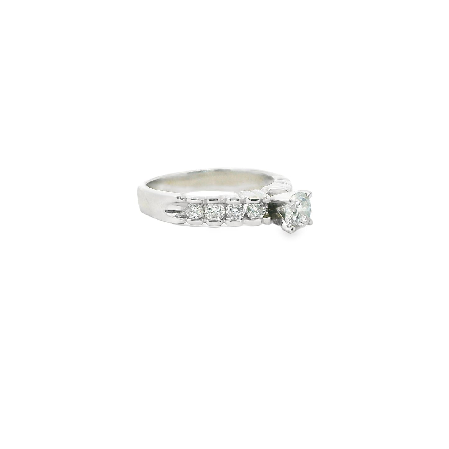 0.94 cttw. White Diamond Engagement Ring in 14K White Gold 7US 4.33g.