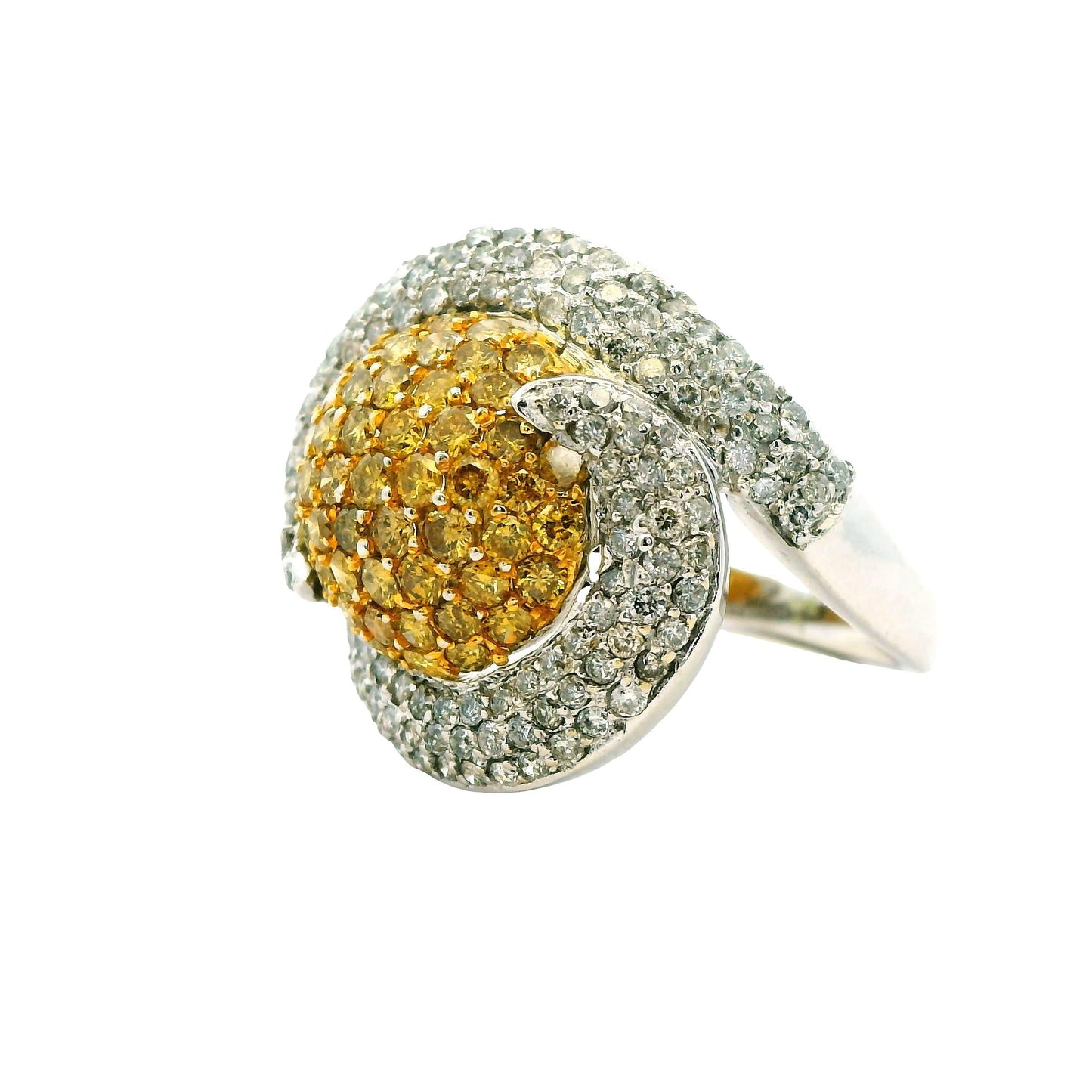 3.16cttw. White & Yellow Diamonds Ring in 18k White Gold 9US 12.02g.