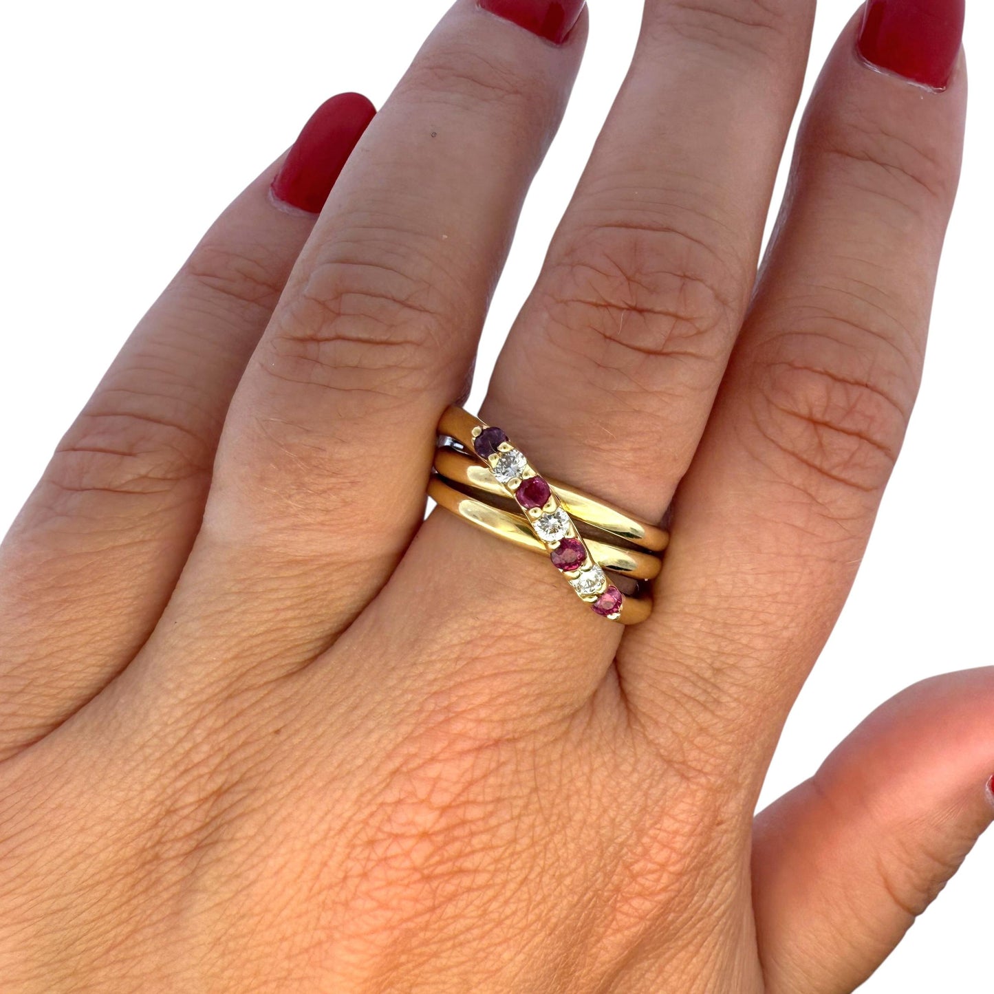 White Diamond & Ruby Overlap Ring in 18k Yellow Gold 8.25US 9.85g.