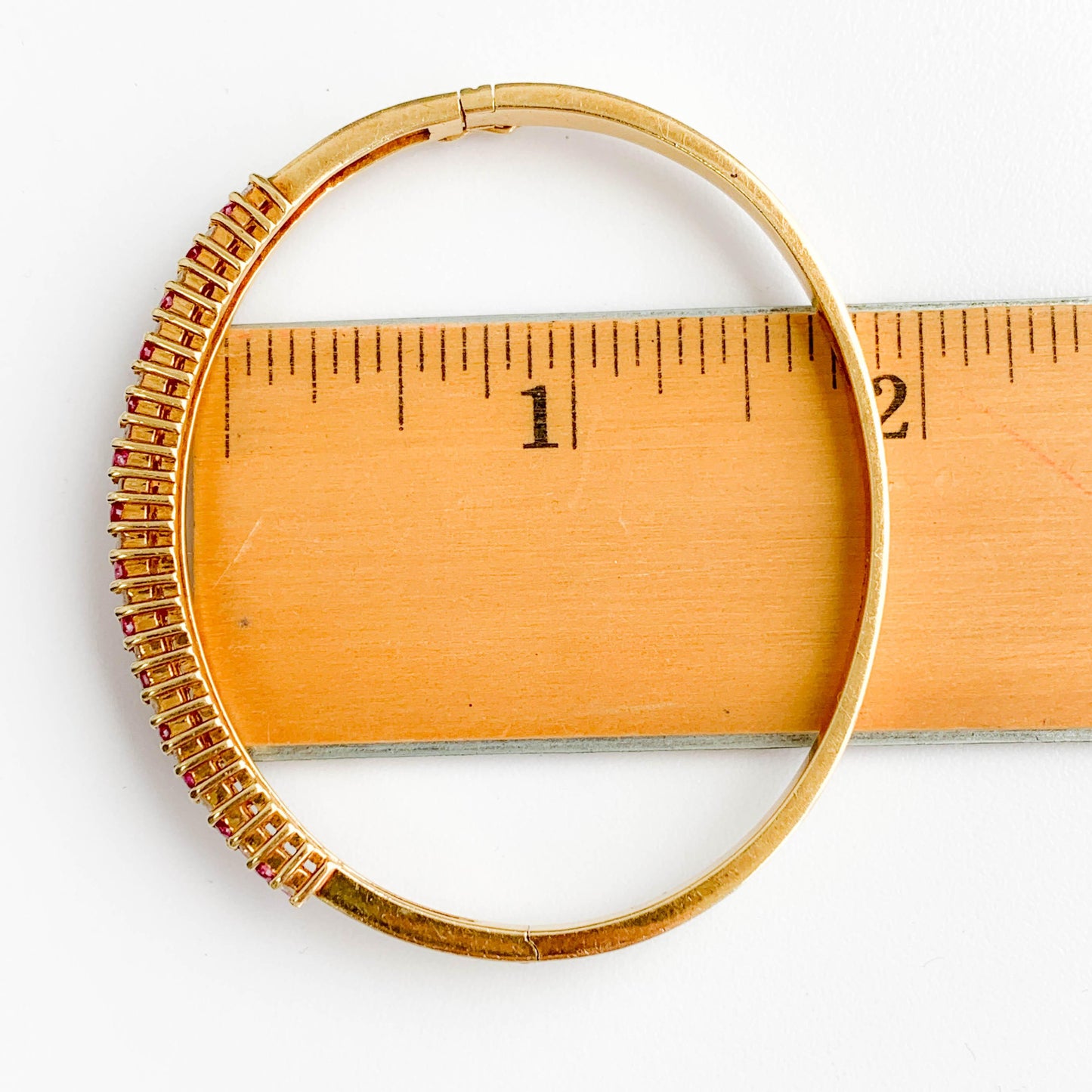 1.74 cttw Ruby & Whine Diamond in 14k Yellow Gold Bangle