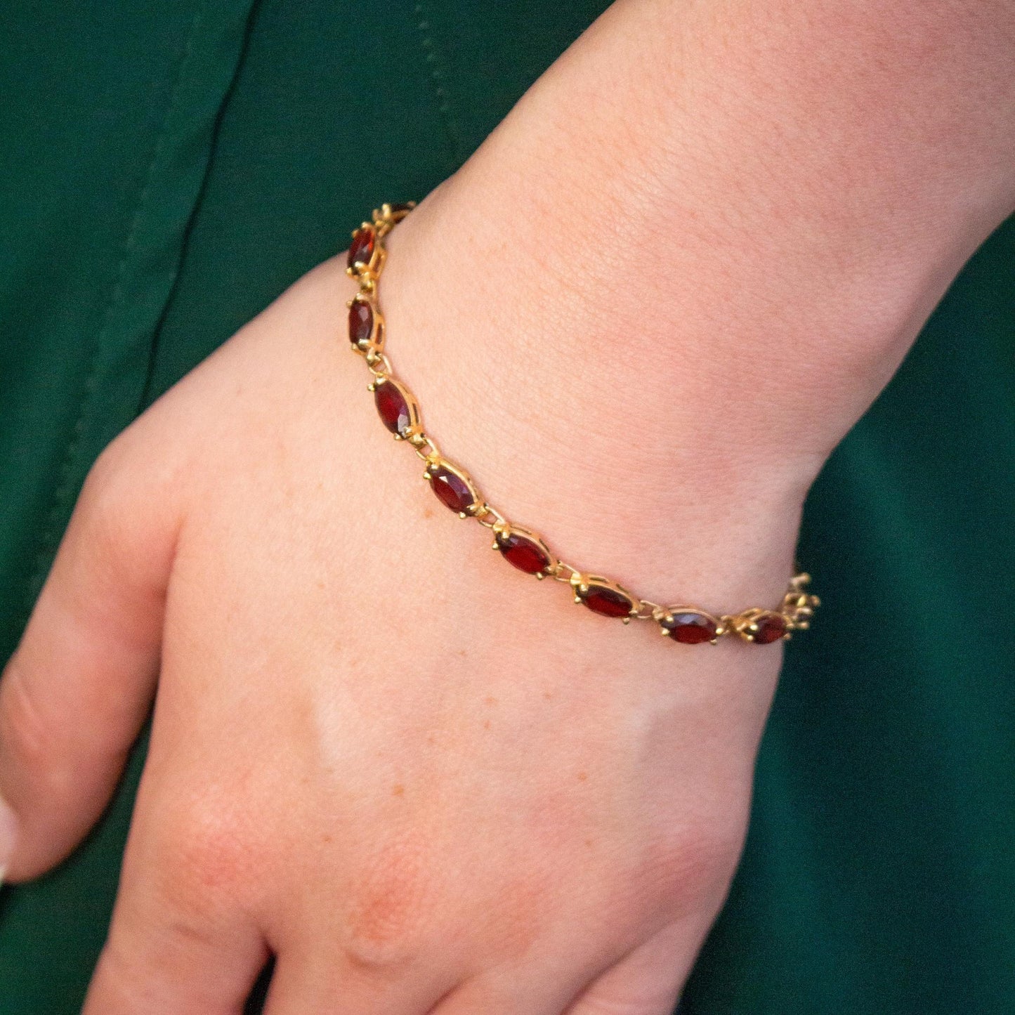 Vintage 7.80 cttw. Oval Garnet Bracelet in 14k Yellow Gold