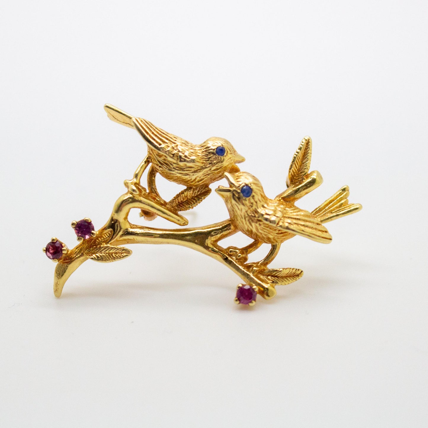 14k Yellow Gold Birds Brooch With Blue & Pink Sapphires 9.12g