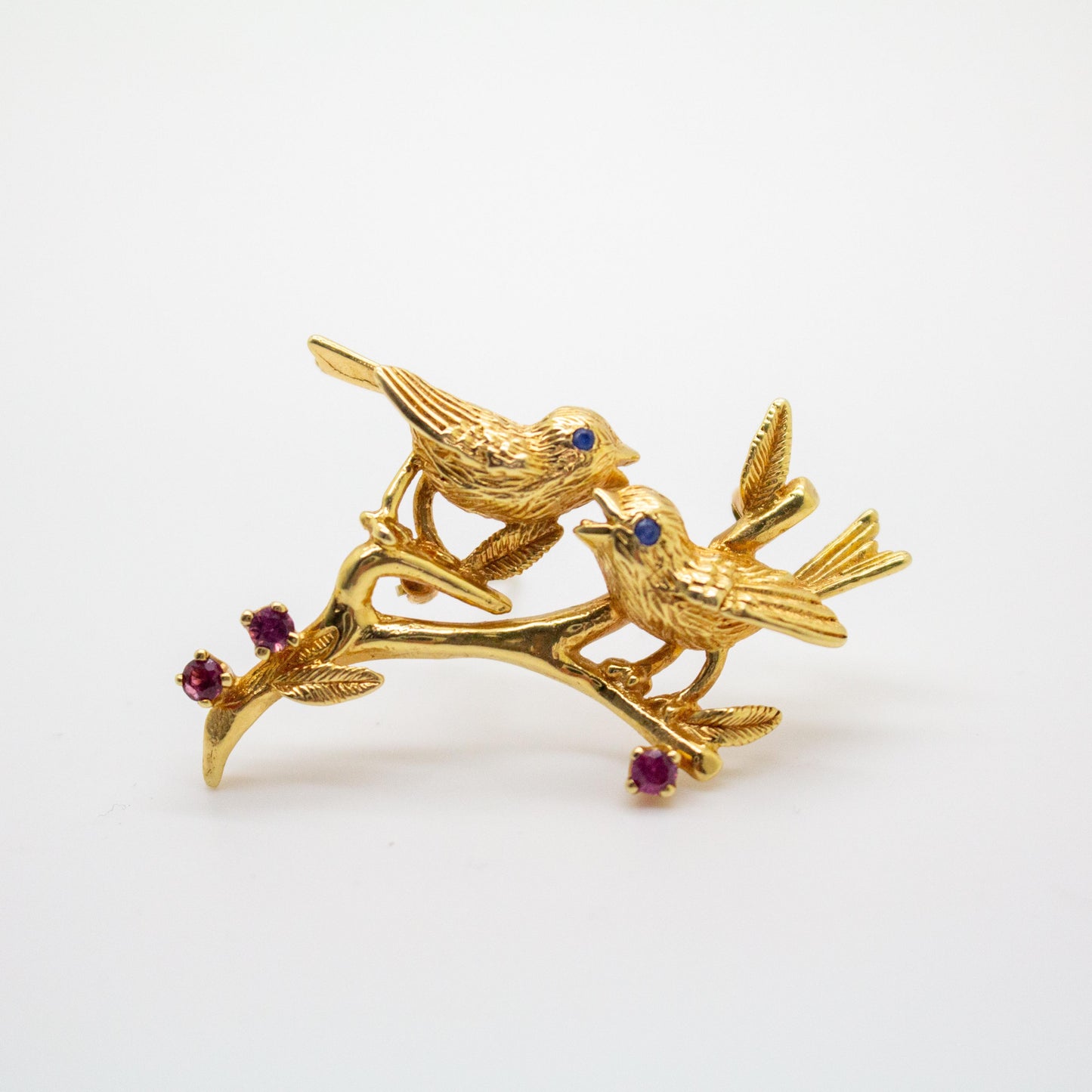 14k Yellow Gold Birds Brooch With Blue & Pink Sapphires 9.12g