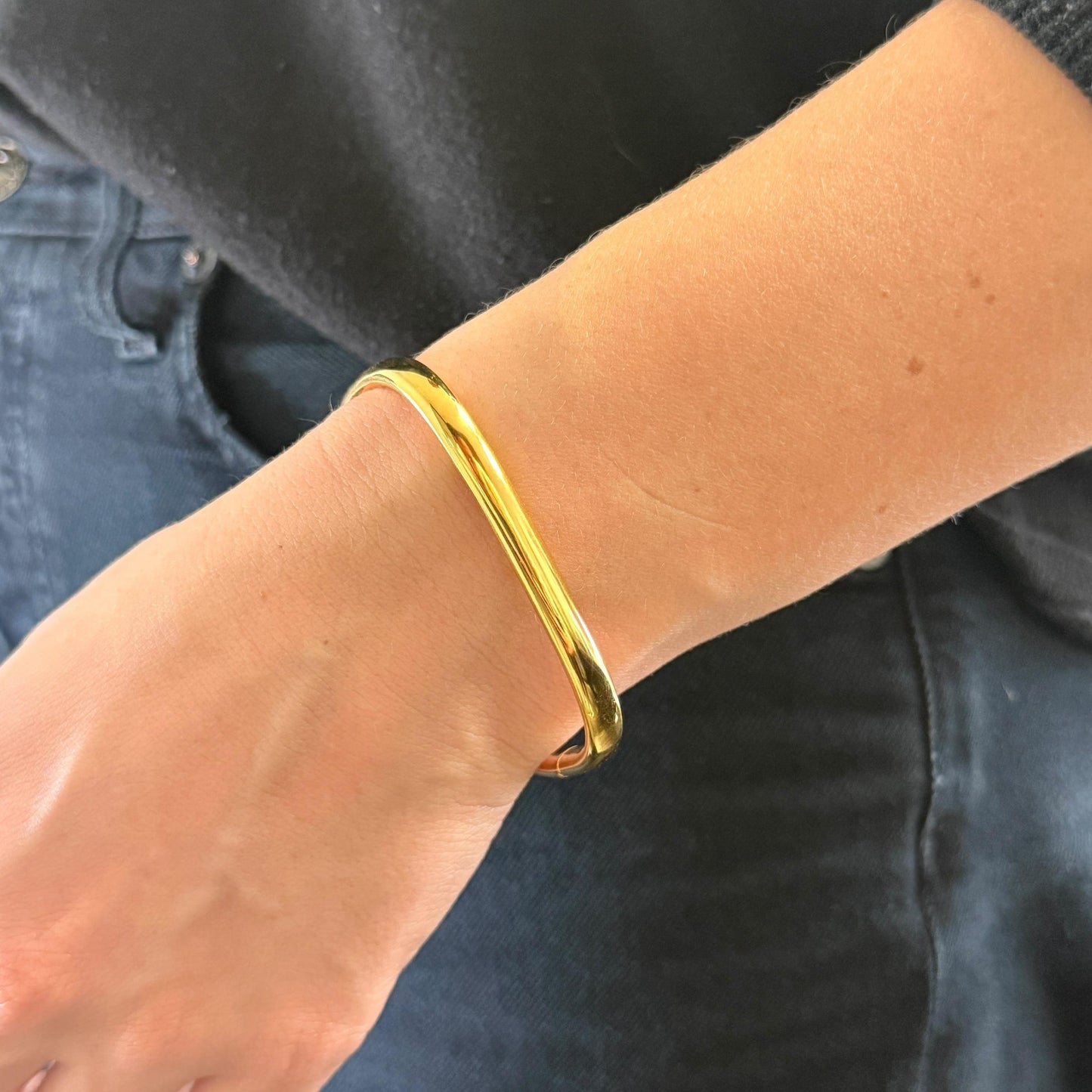 18k Yellow Gold Square Bangle 19.10g.