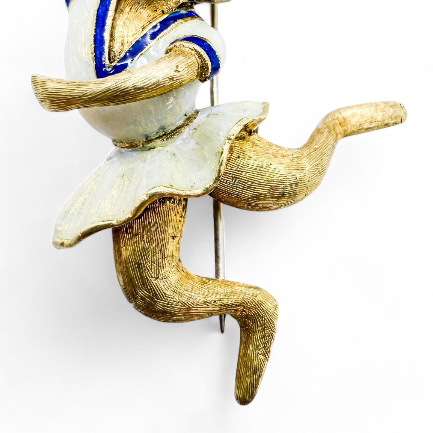 Vintage 18K Yellow Gold Martine Tennis Rabbit Brooch whith Blue Sapphires 20.8