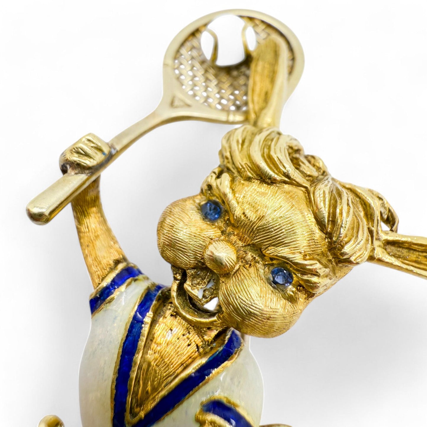 Vintage 18K Yellow Gold Martine Tennis Rabbit Brooch whith Blue Sapphires 20.8