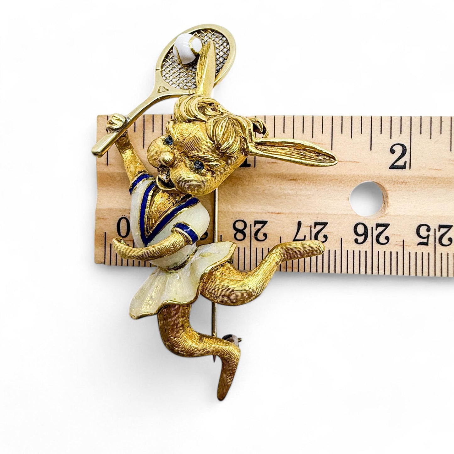 Vintage 18K Yellow Gold Martine Tennis Rabbit Brooch whith Blue Sapphires 20.8