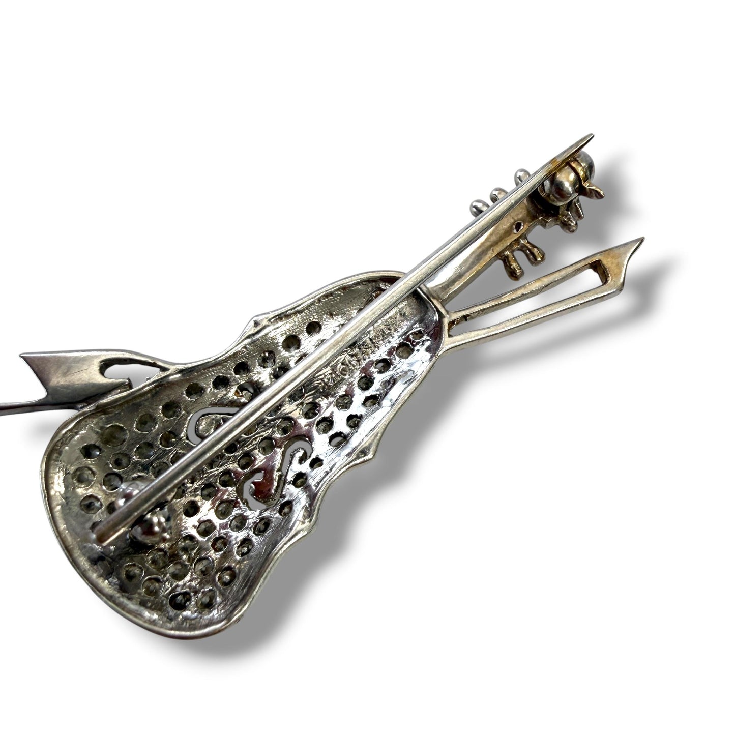 1.05cttw. White Diamond Vintage Violin Brooch in 14k White Gold 7.60g.
