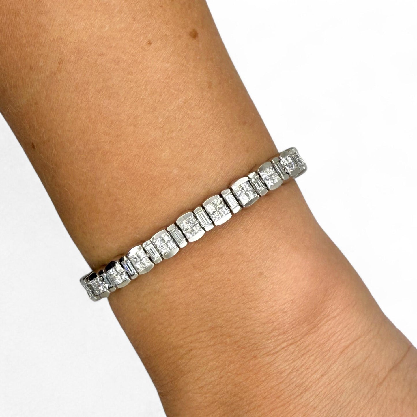 8.50 cttw. White Diamond Bracelet in 18k White Gold 7inch