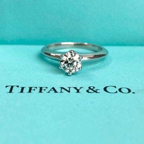 Tiffany & Co  0.70ct Round Diamond Solitare Engagment Ring in Platinum