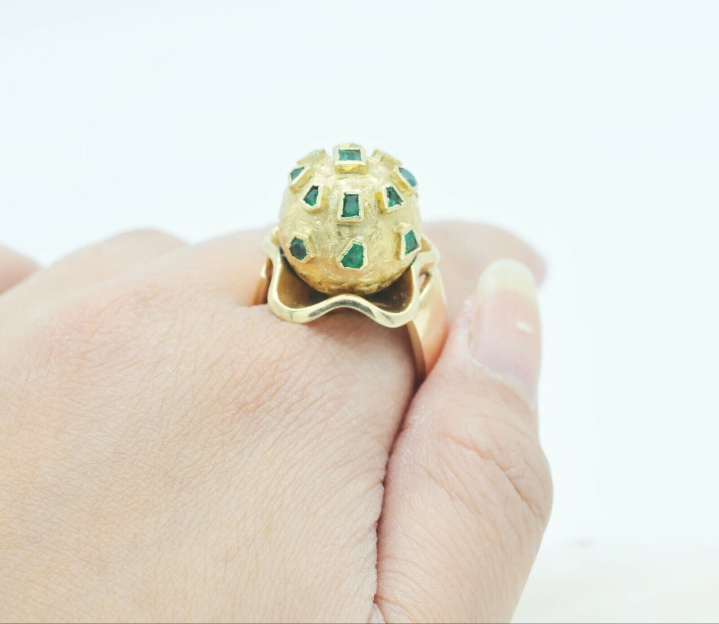 Vintage Ball Cluster Ring With Emerald Gemstone in 14k Yellow Gold 8us