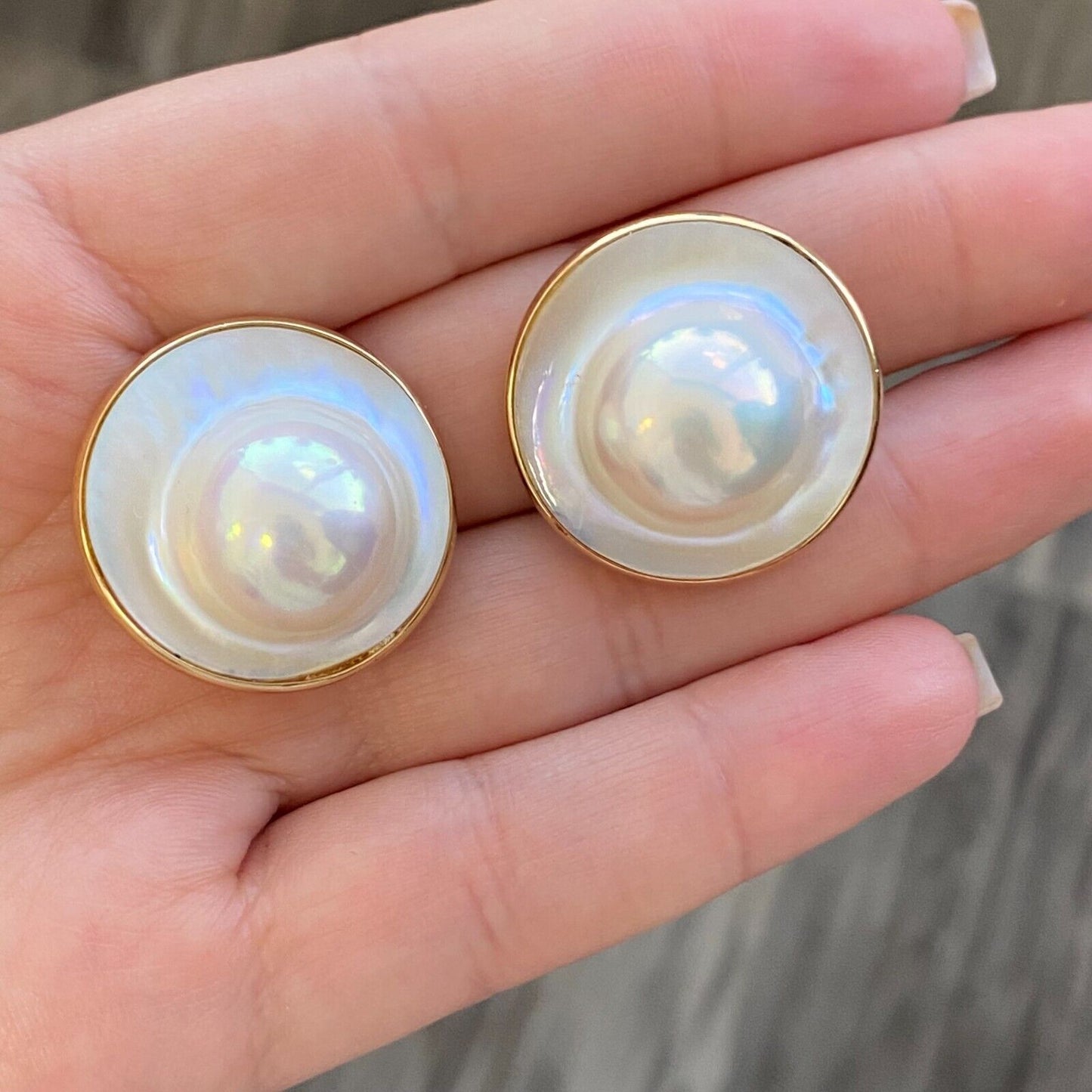 Vintage 14k Yellow Gold Mabe Mother Pearl Round Clip on Earrings