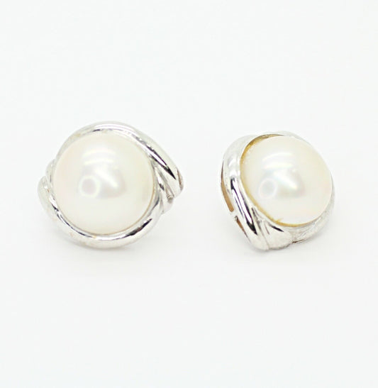 Round Mabe Pearl Clip on Earrings in 14k White Gold