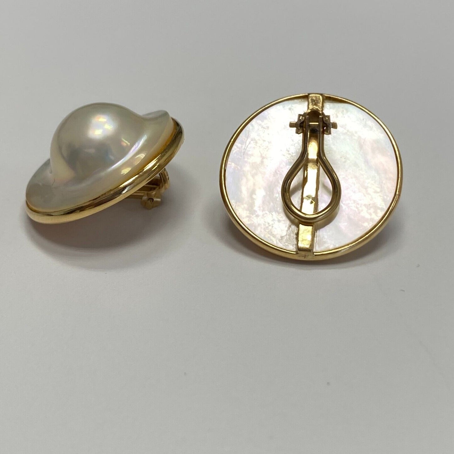 Vintage 14k Yellow Gold Mabe Mother Pearl Round Clip on Earrings