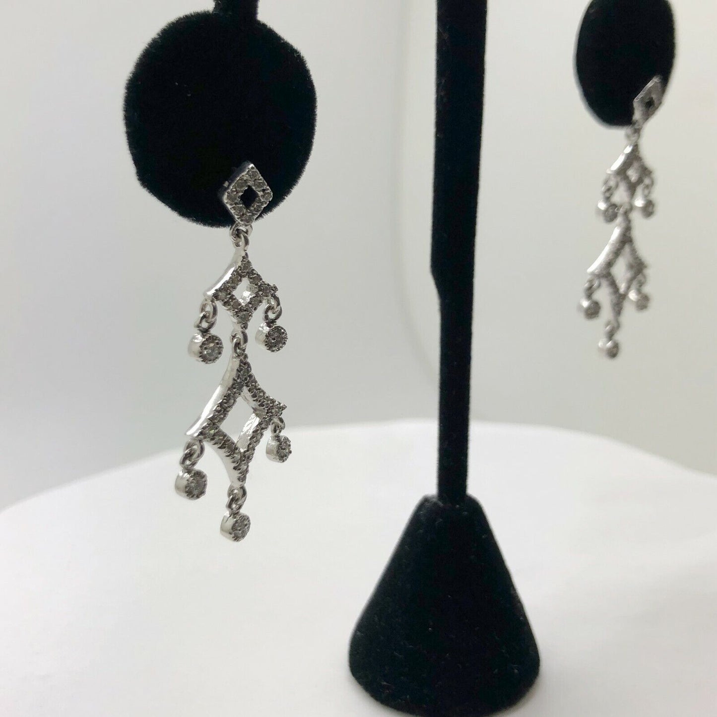 14k White Gold Diamonds Chandelier Earrings