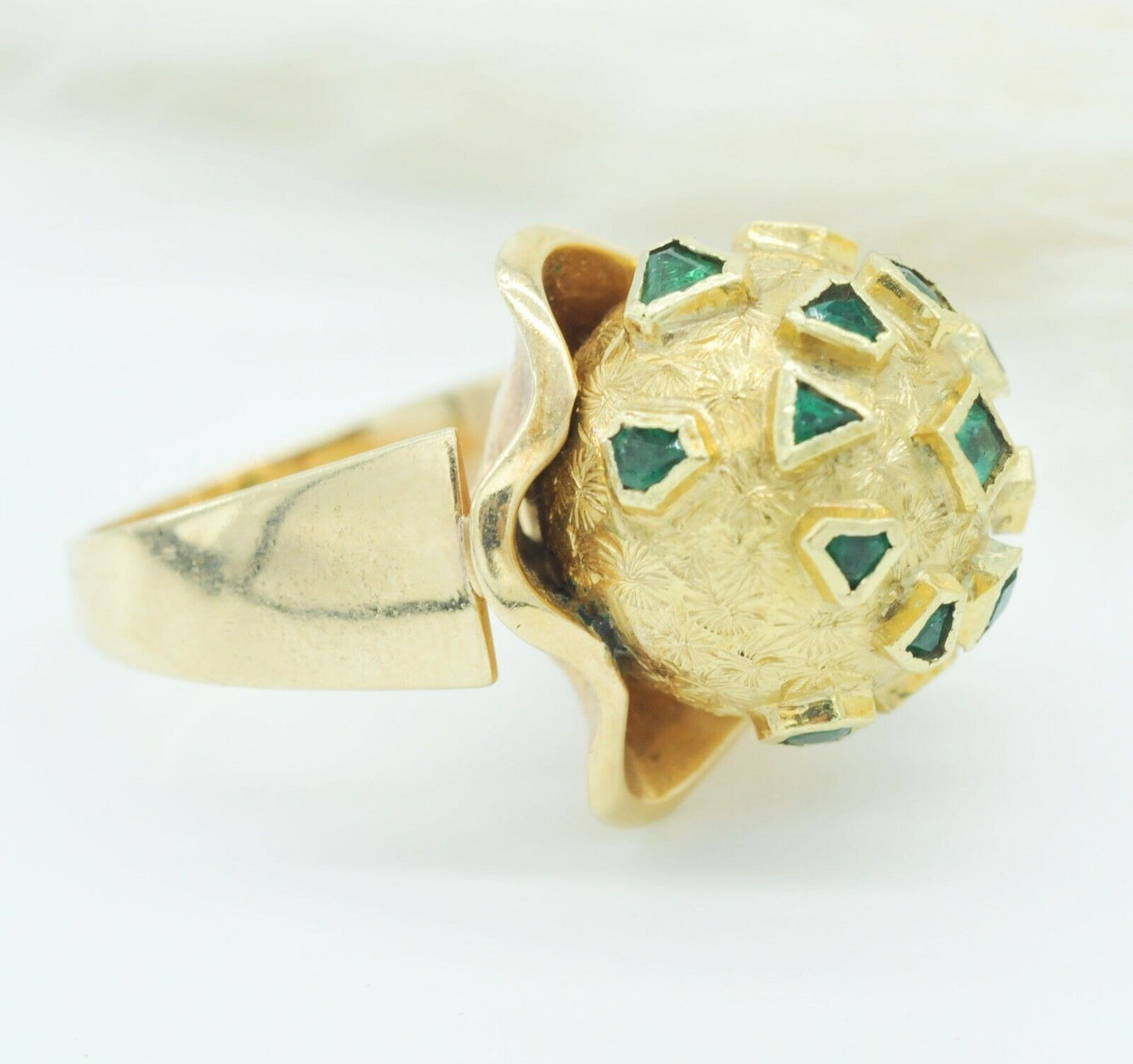 Vintage Ball Cluster Ring With Emerald Gemstone in 14k Yellow Gold 8us