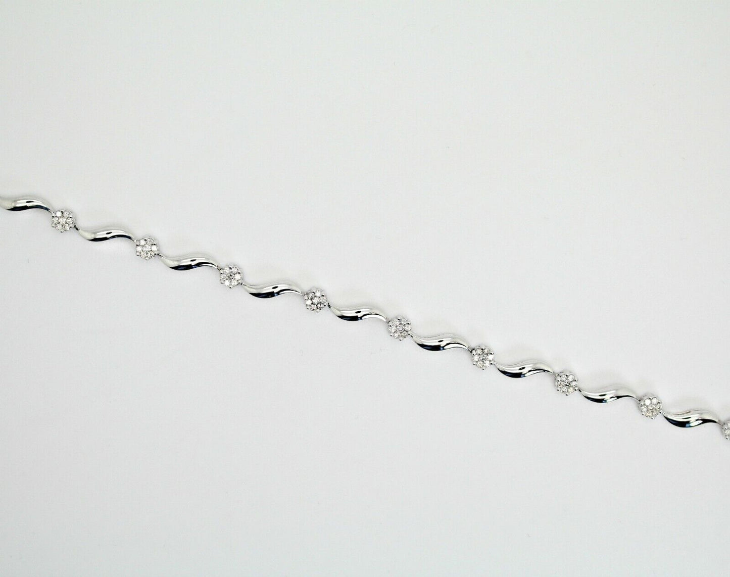 14k White Gold Lady’s Diamond Bracelet 0.75ctw H-I Vs2-Si1 7” With Appraisal