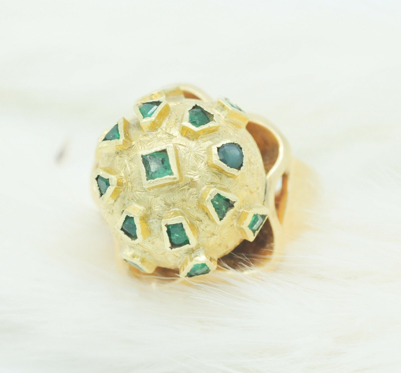 Vintage Ball Cluster Ring With Emerald Gemstone in 14k Yellow Gold 8us