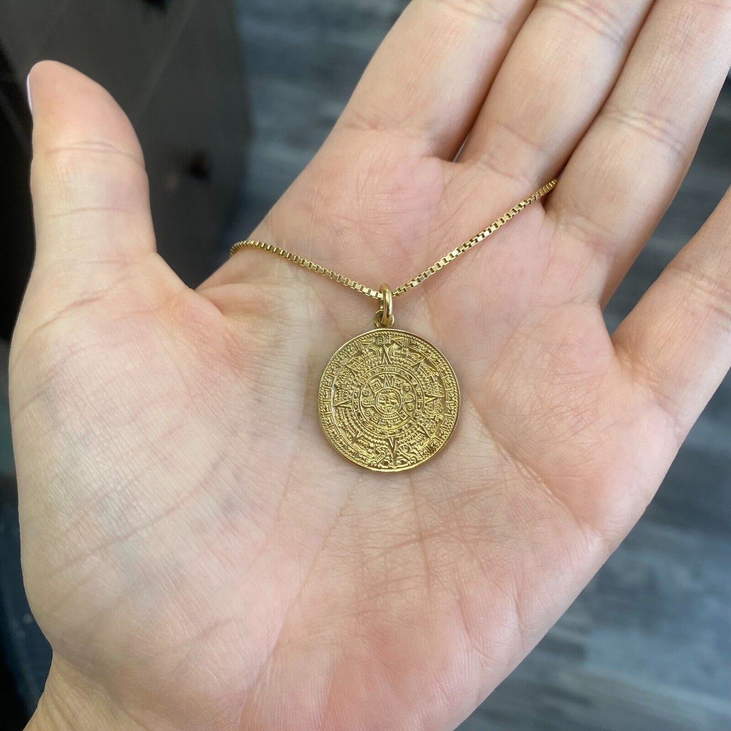 Vintage 18k Gold Round Mexico 1968 Aztec Mayan Sun Calendar Pendant Necklace