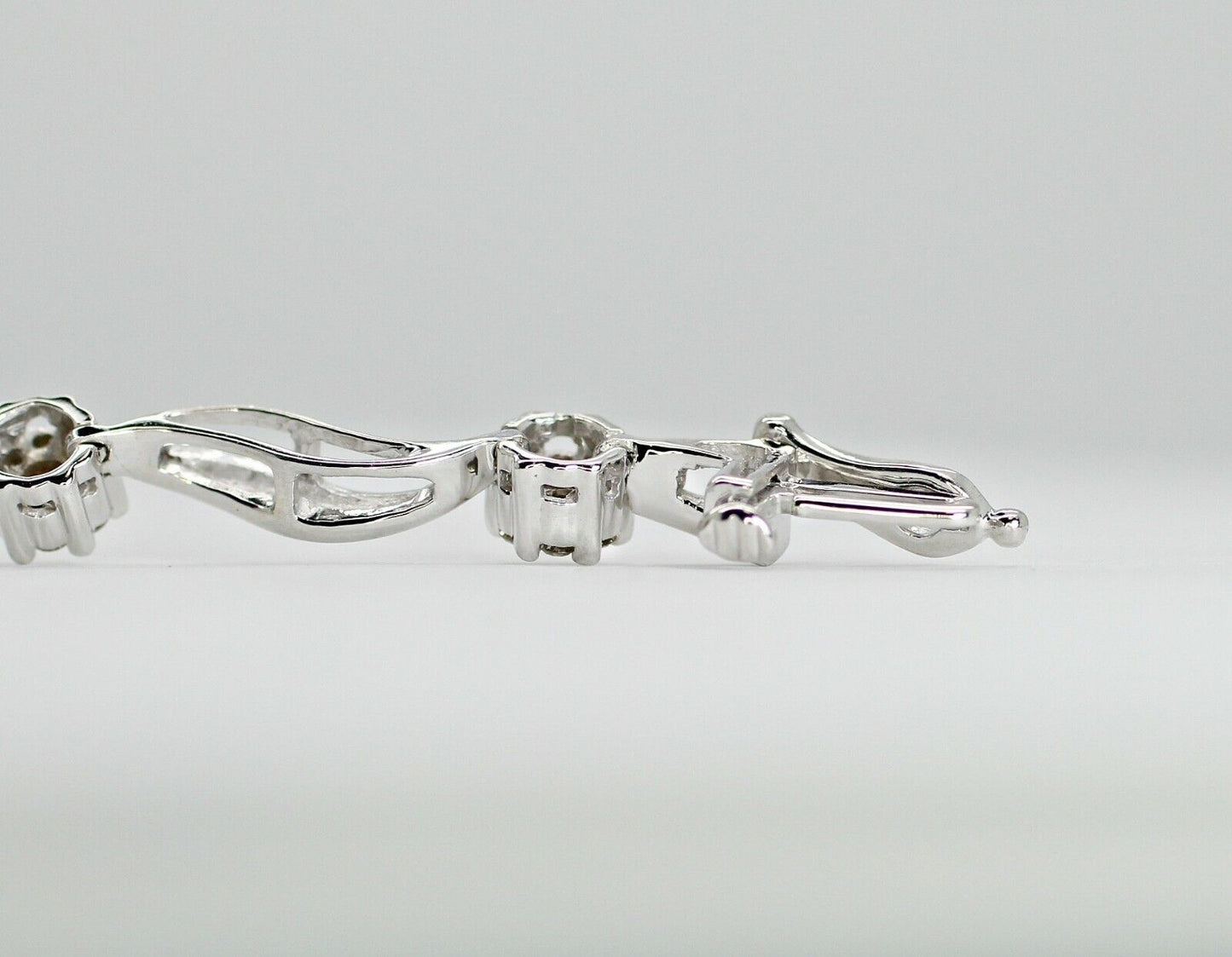14k White Gold Lady’s Diamond Bracelet 0.75ctw H-I Vs2-Si1 7” With Appraisal