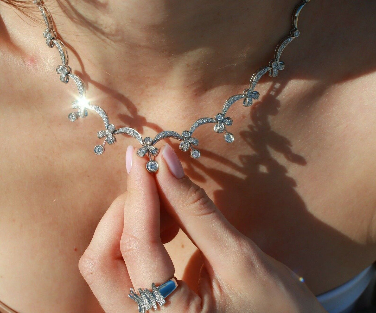 18k White Gold Scalloped Collar Diamond Necklace 3.00ctw 16"