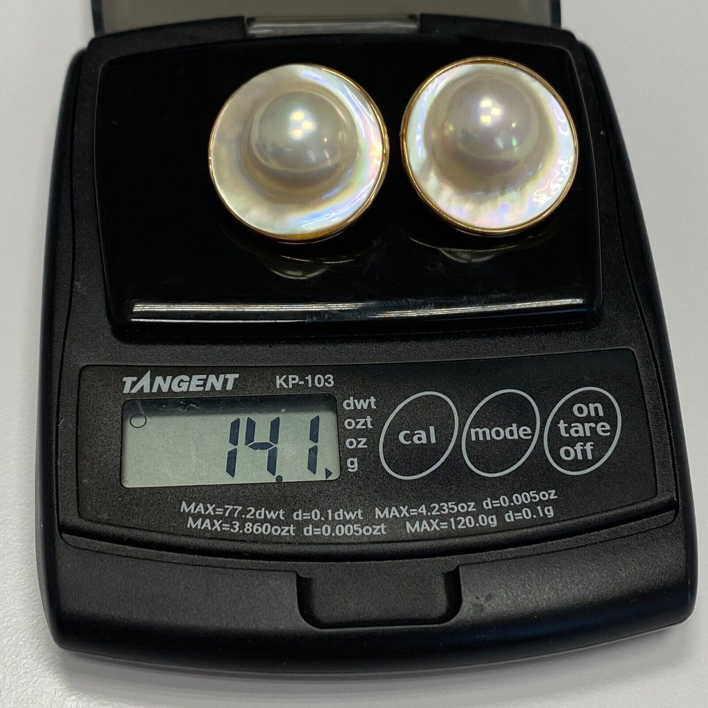 Vintage 14k Yellow Gold Mabe Mother Pearl Round Clip on Earrings