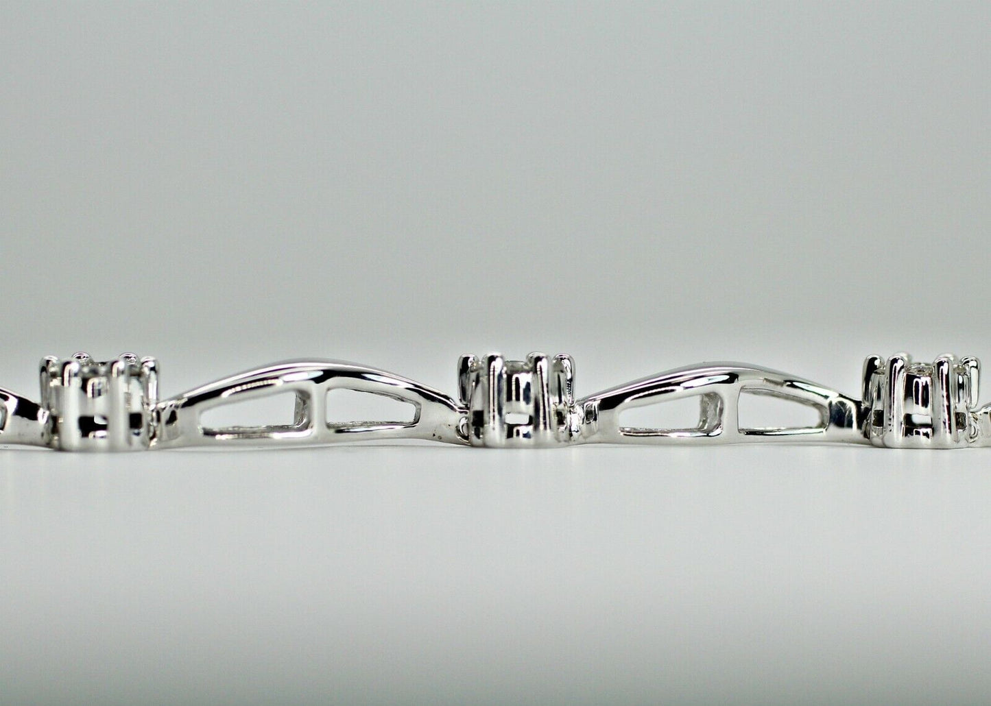 14k White Gold Lady’s Diamond Bracelet 0.75ctw H-I Vs2-Si1 7” With Appraisal