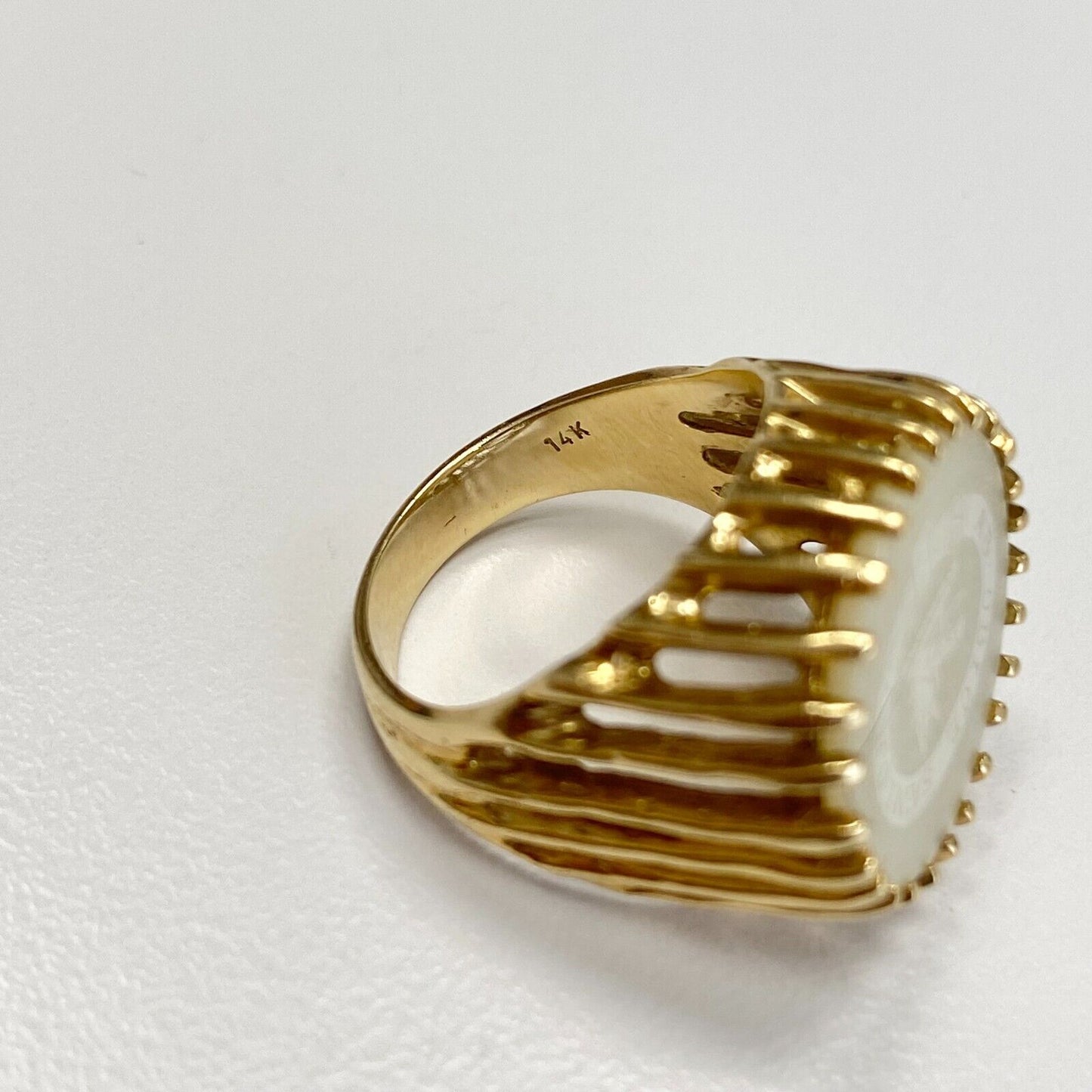 14K YELLOW GOLD MOTHER PEARL SIGNET RING Clan Galbraith AB OBICE SAEVIOR