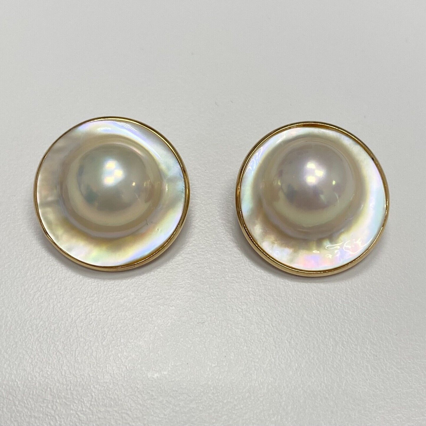 Vintage 14k Yellow Gold Mabe Mother Pearl Round Clip on Earrings