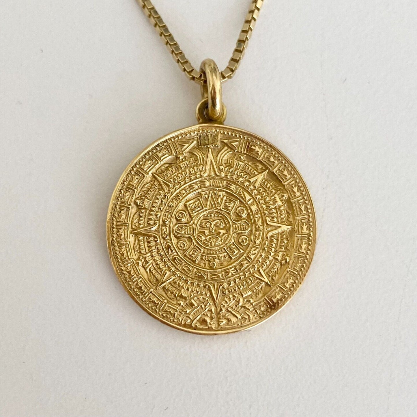 Vintage 18k Gold Round Mexico 1968 Aztec Mayan Sun Calendar Pendant Necklace