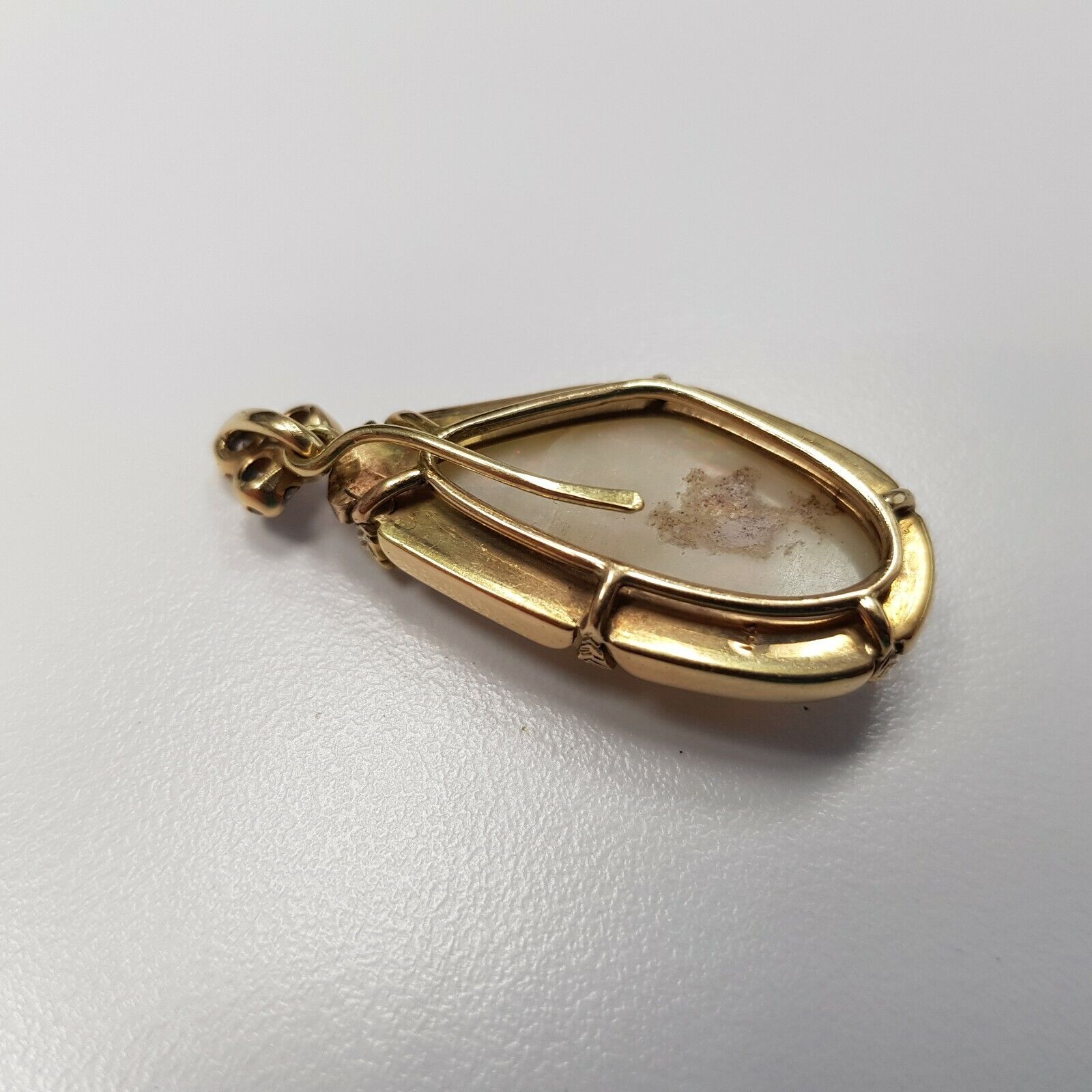 VINTAGE WHITE OPAL PENDANT IN 14K YELLOW GOLD WITH 0.30ctw DIAMONDS