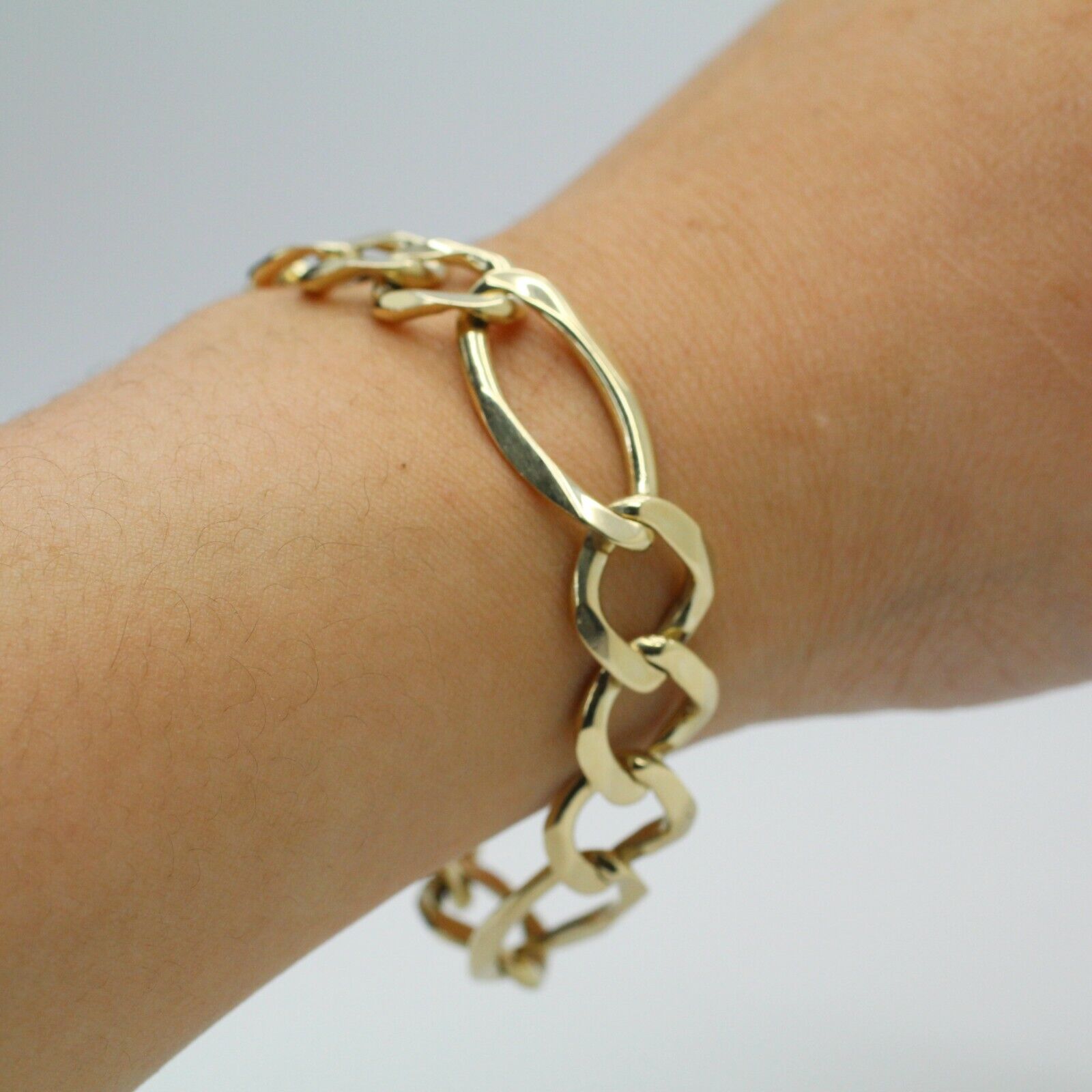 Hollow Figaro Link Chain Bracelet in 14k Yellow Gold 27.8grs
