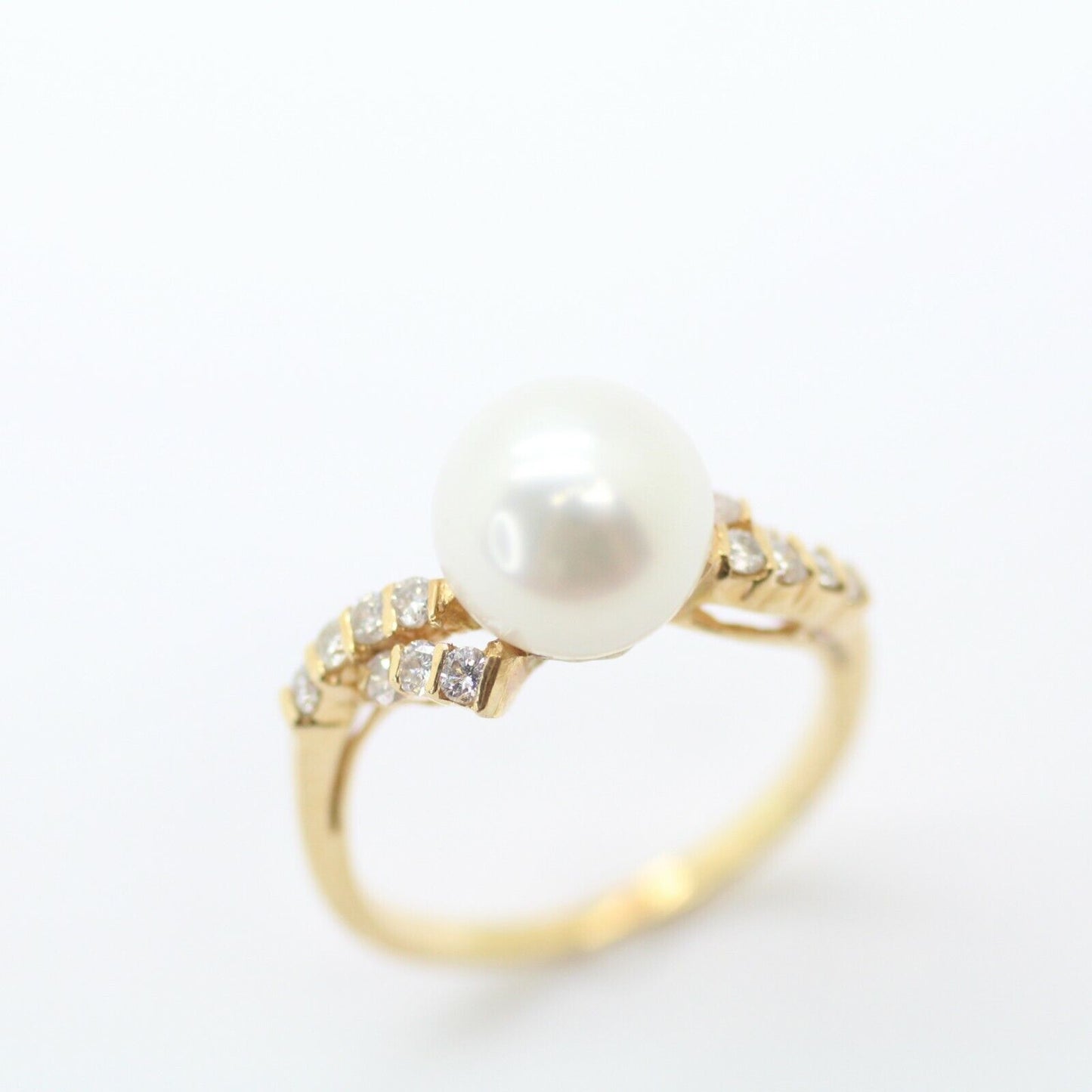 Pearl and Diamonds Engagement Ring in 14k Yellow Gold 7us