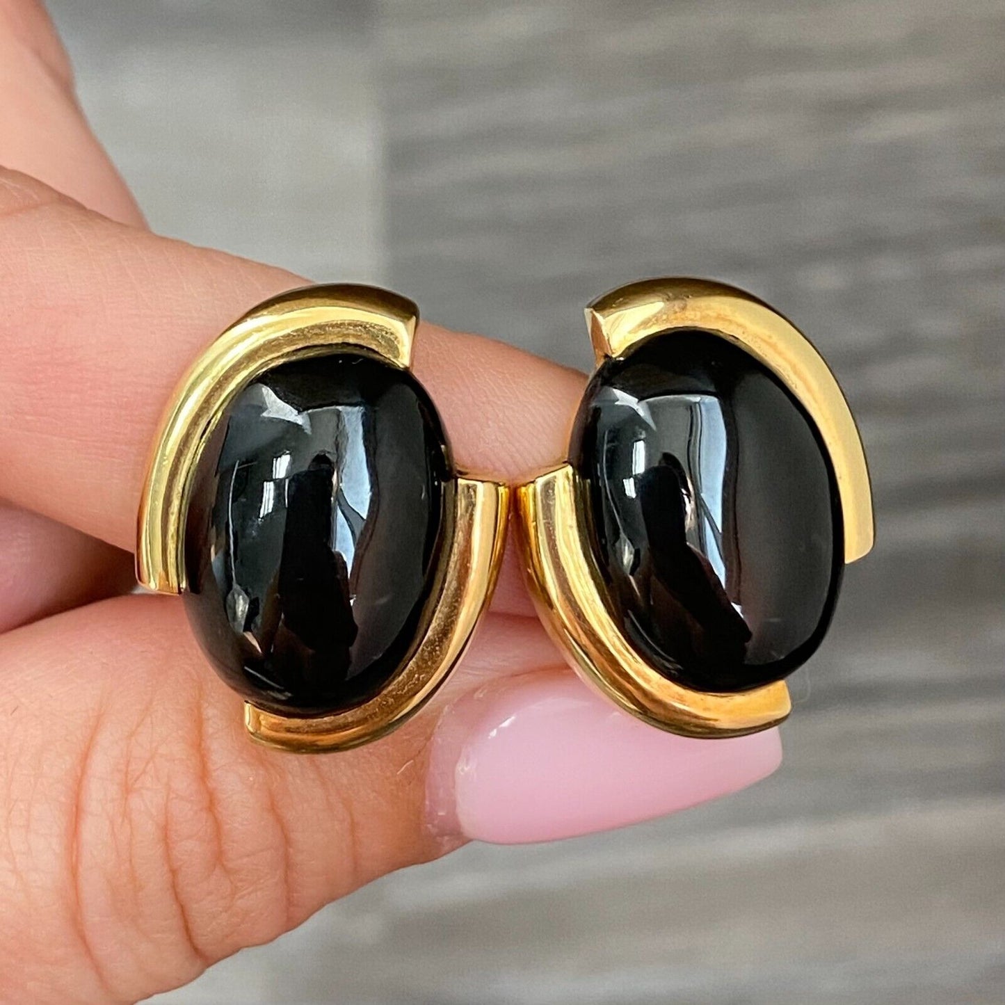 Gump's Vintage 18k Yellow Gold Black Jade Oval Clip on Earrings