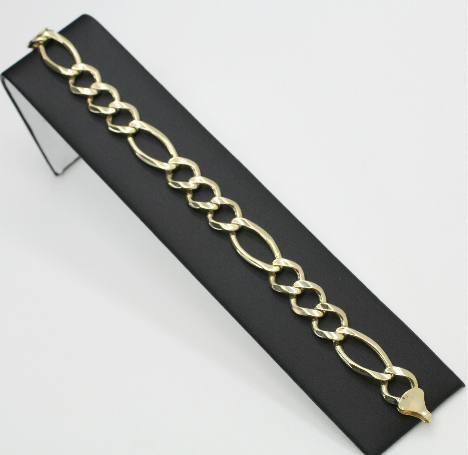 Hollow Figaro Link Chain Bracelet in 14k Yellow Gold 27.8grs