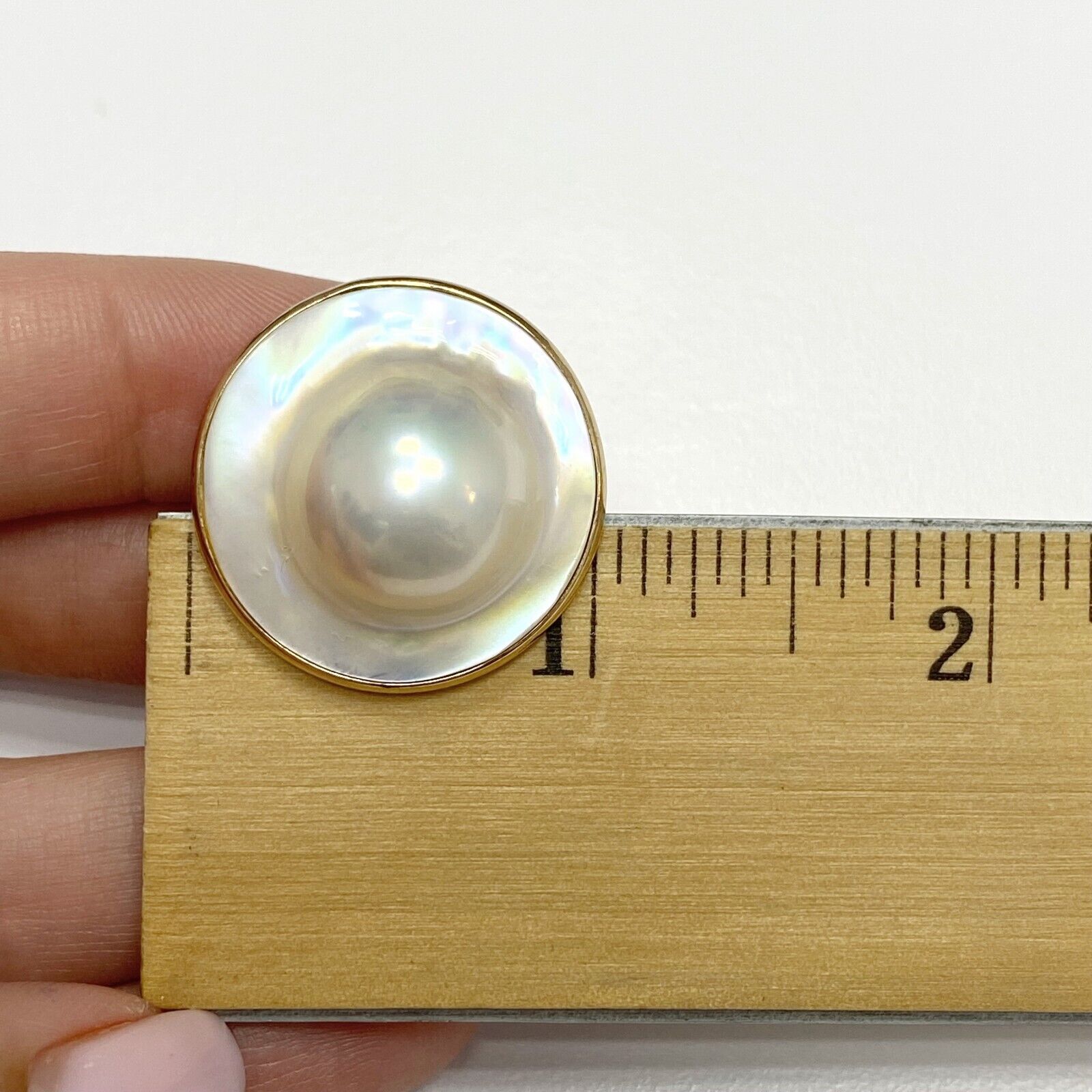 Vintage 14k Yellow Gold Mabe Mother Pearl Round Clip on Earrings