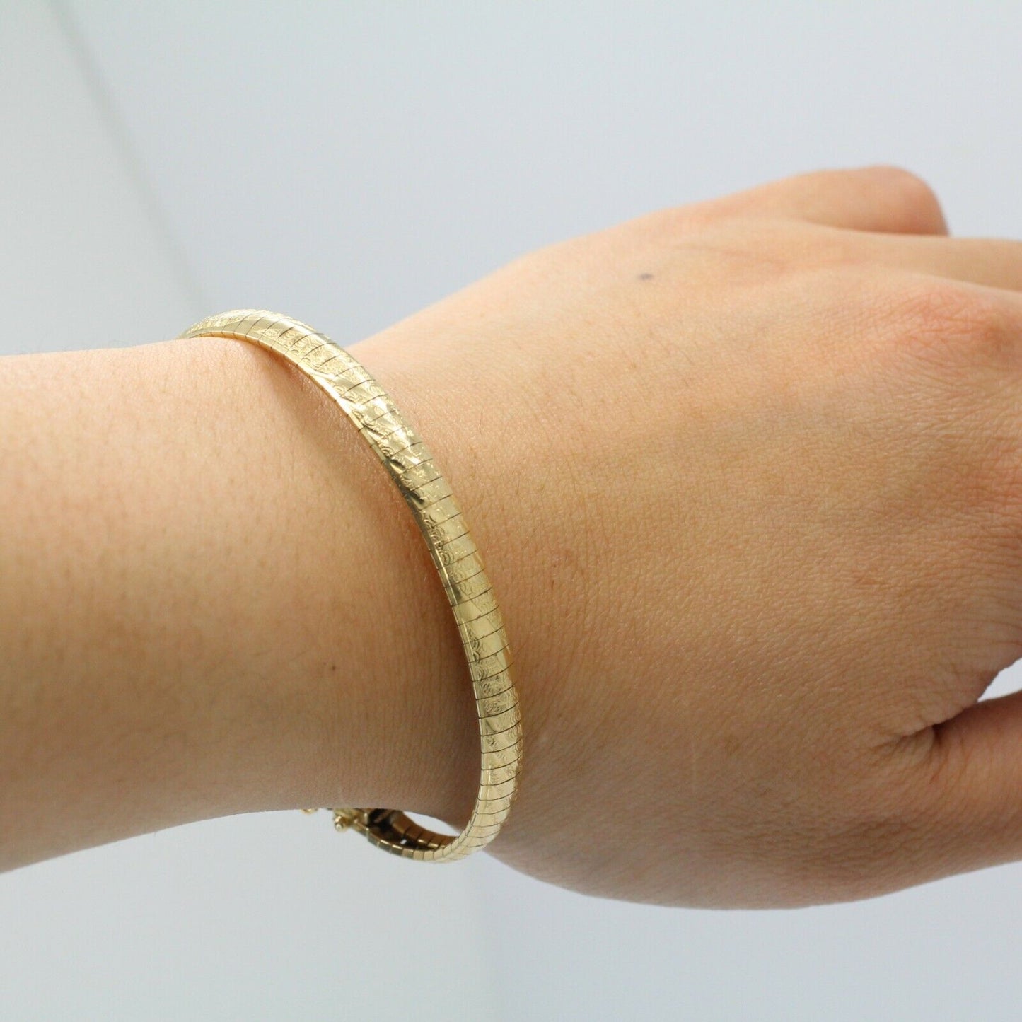 Elegant 14k Yellow Gold Italy Aurafin Domed Omega Style Bangel Bracelet 7"